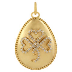 Pendentif en forme d'œuf avec motif de fleur en diamants pavés en or jaune 14 carats