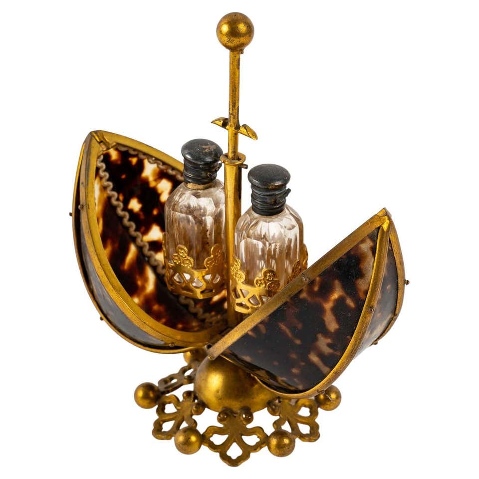 Art Deco Shell Shaped Leather and Amber Manicure Set For Sale at 1stDibs