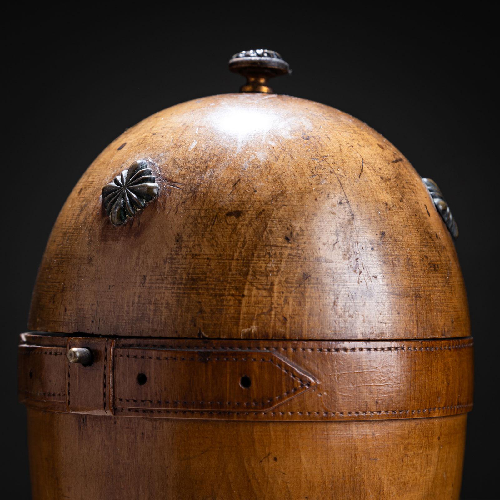 Caja de madera en forma de huevo de la Maison Alphonse Giroux, París, 2ª mitad del s. XIX siglo XIX en venta