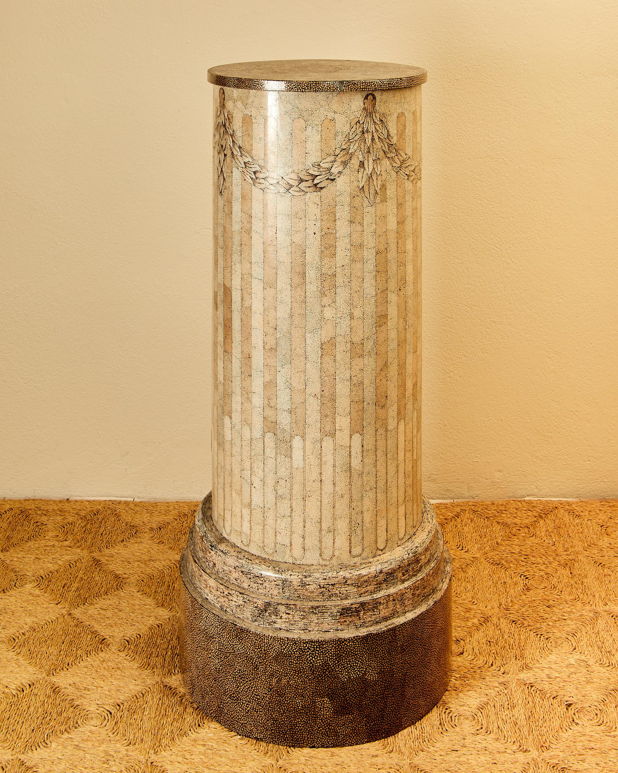 Laqué Colonne en laque de coquille d'œuf, bois laqué, vers 2000, France. en vente