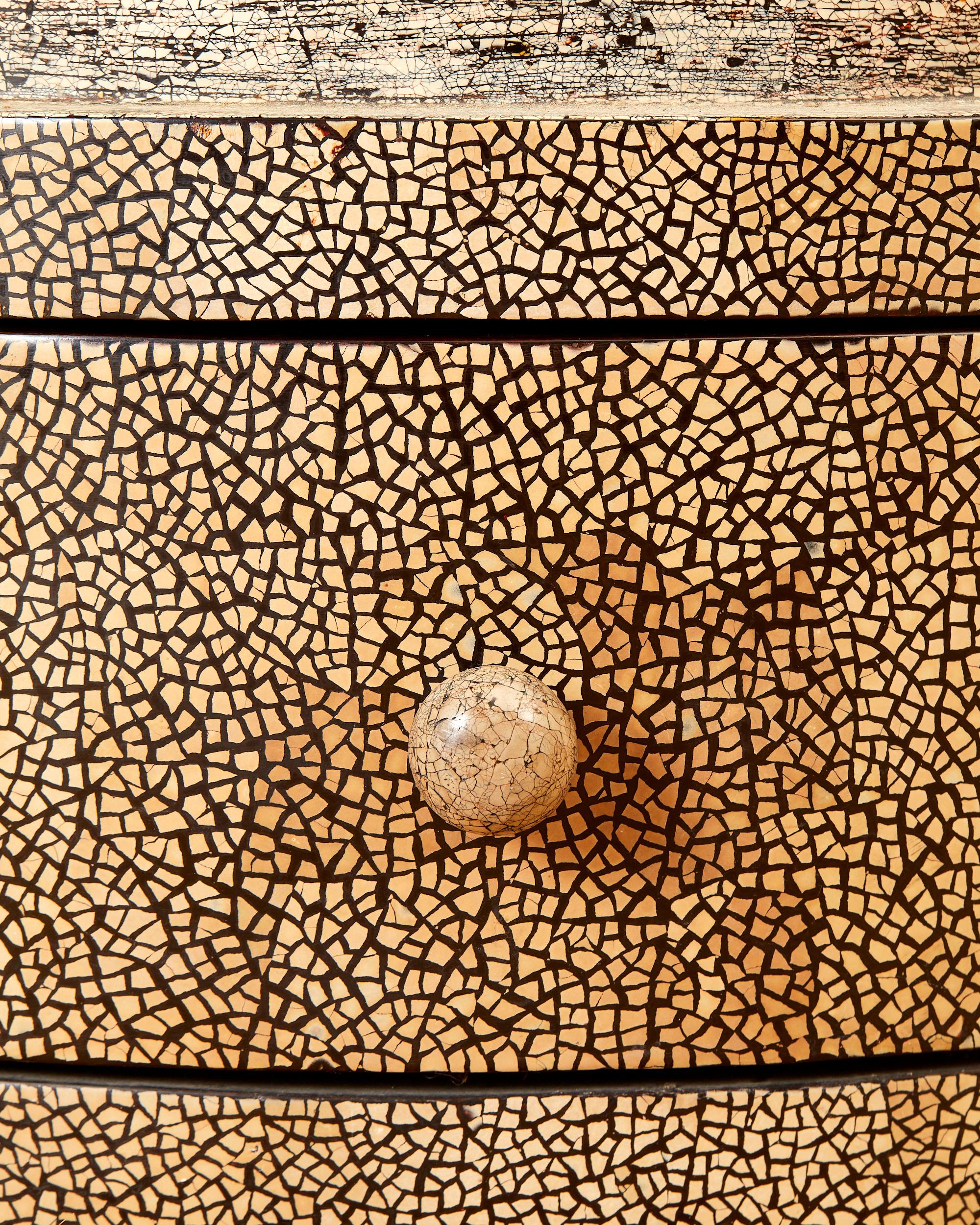 Eierschalenlacksäule, lackiertes Holz, um 2000, Frankreich. im Angebot 1