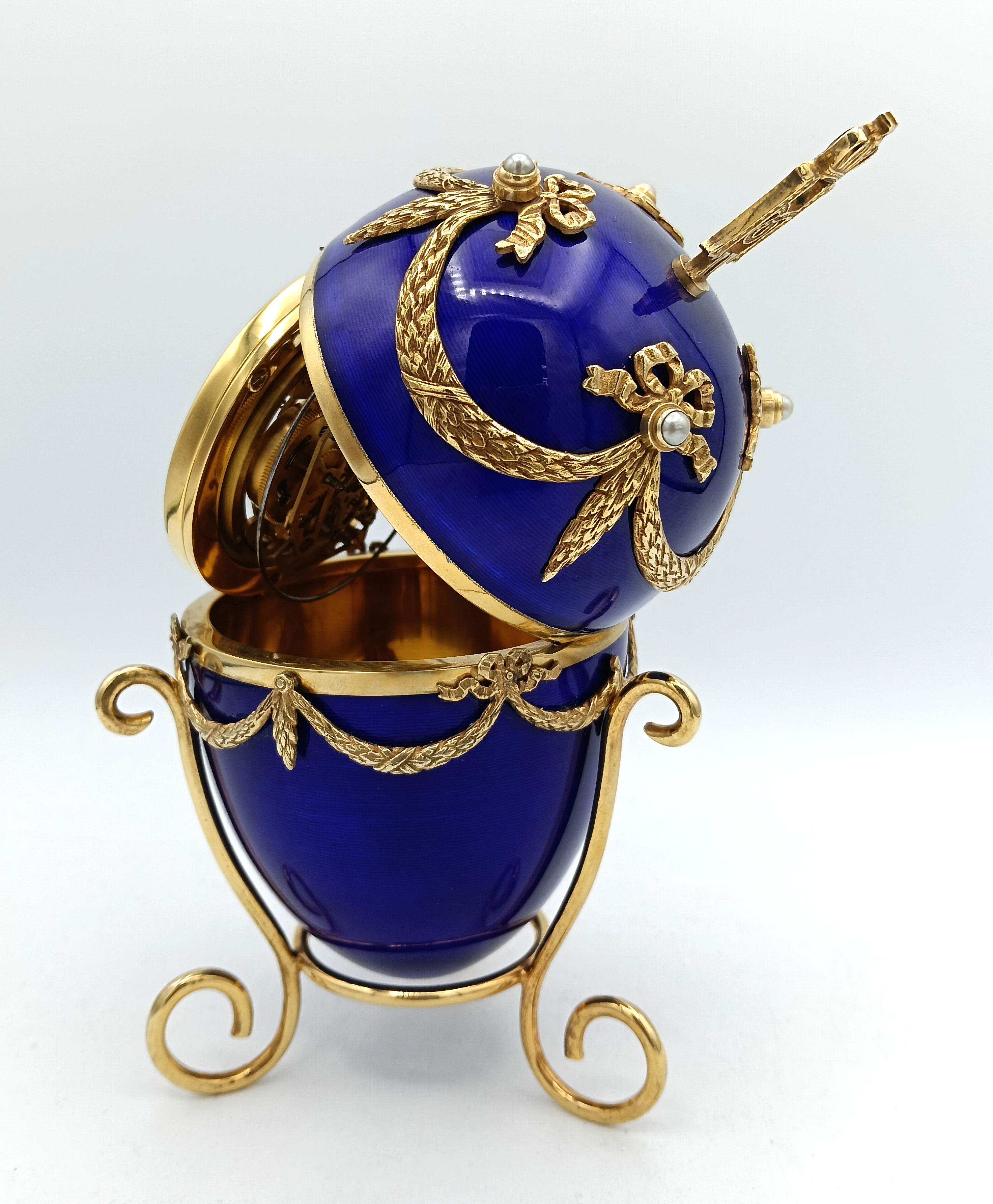 Salimbeni de plata de ley con esmalte azul Fabergé estilo huevo en venta 2