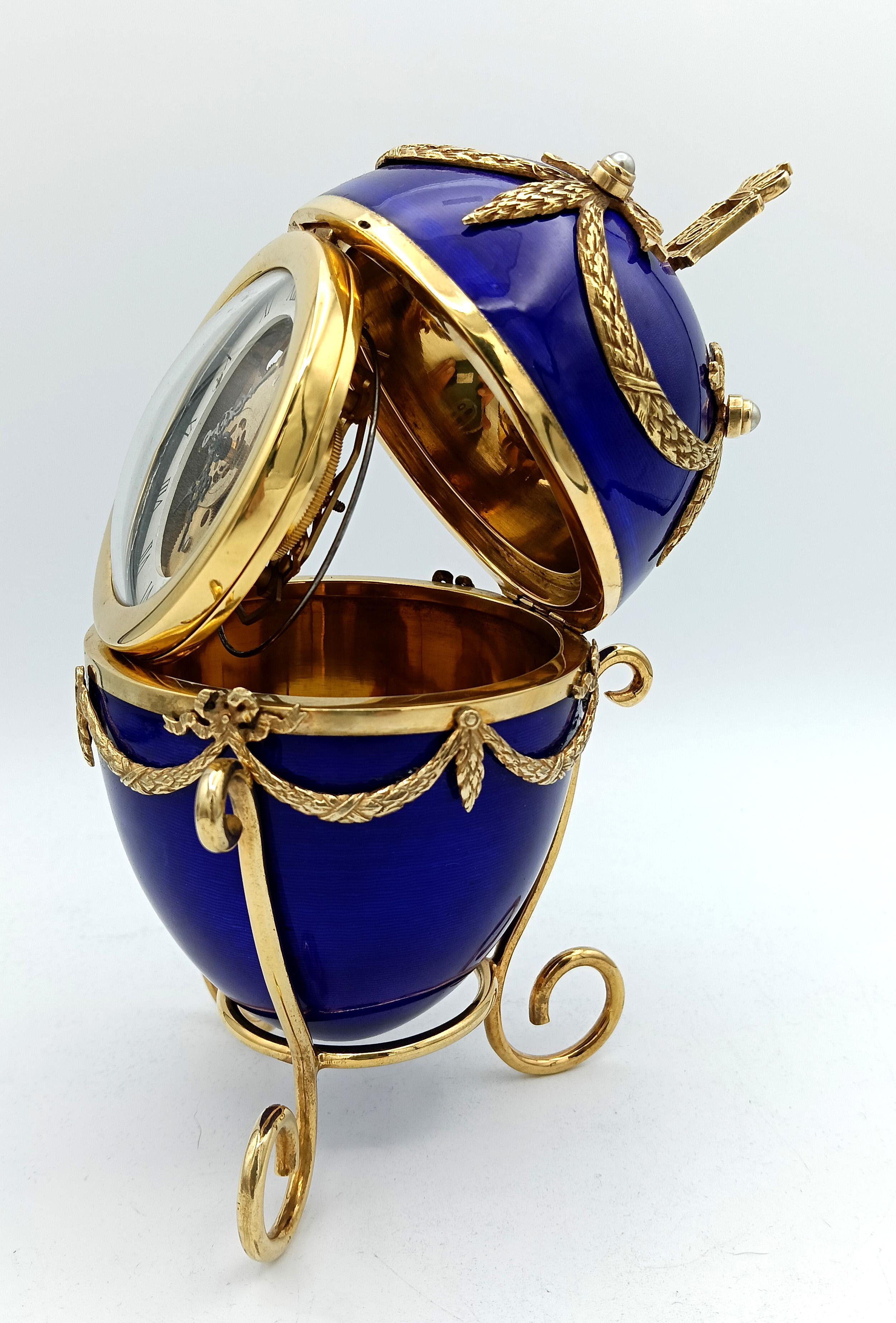 Salimbeni de plata de ley con esmalte azul Fabergé estilo huevo en venta 3