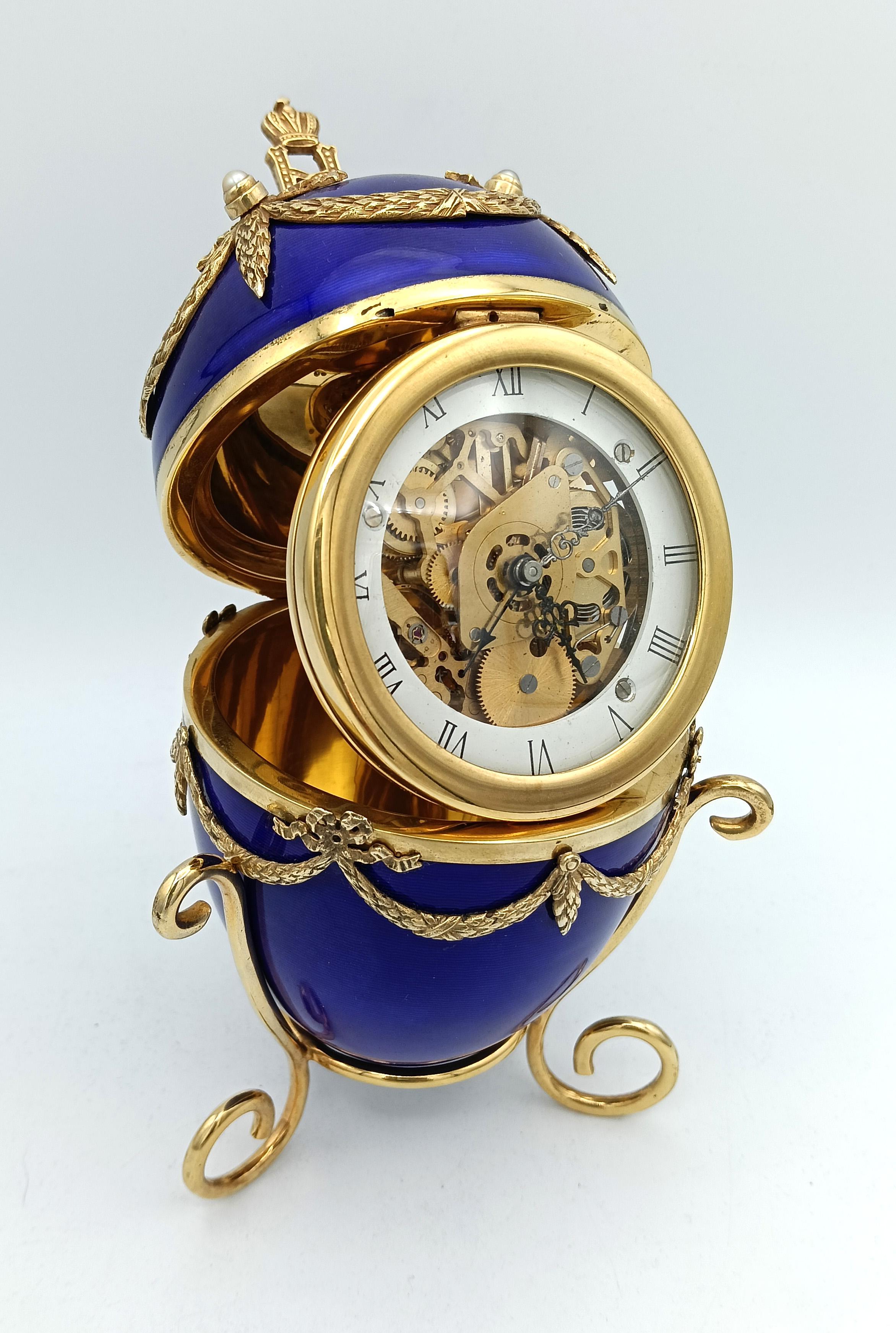 Salimbeni de plata de ley con esmalte azul Fabergé estilo huevo en venta 4