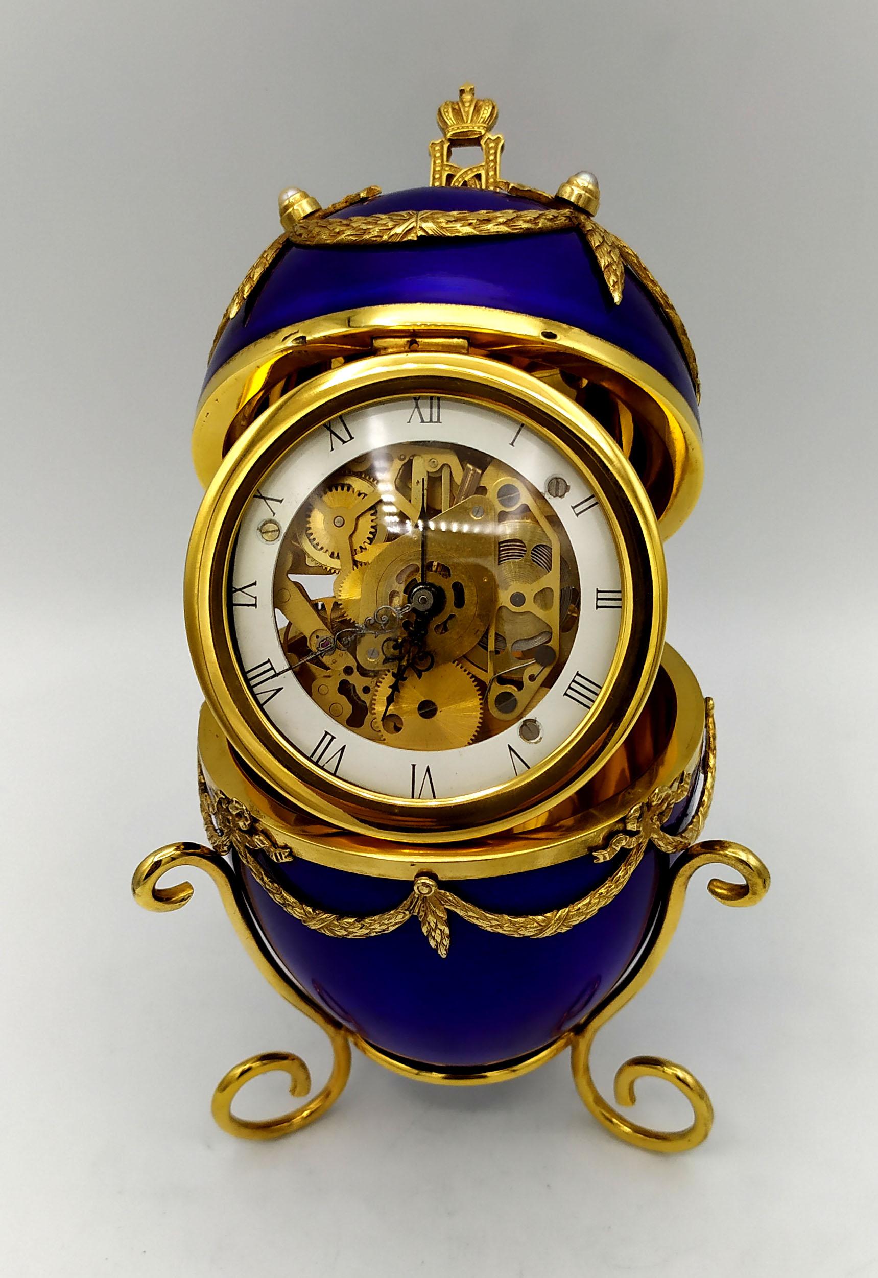 Salimbeni de plata de ley con esmalte azul Fabergé estilo huevo en venta 6