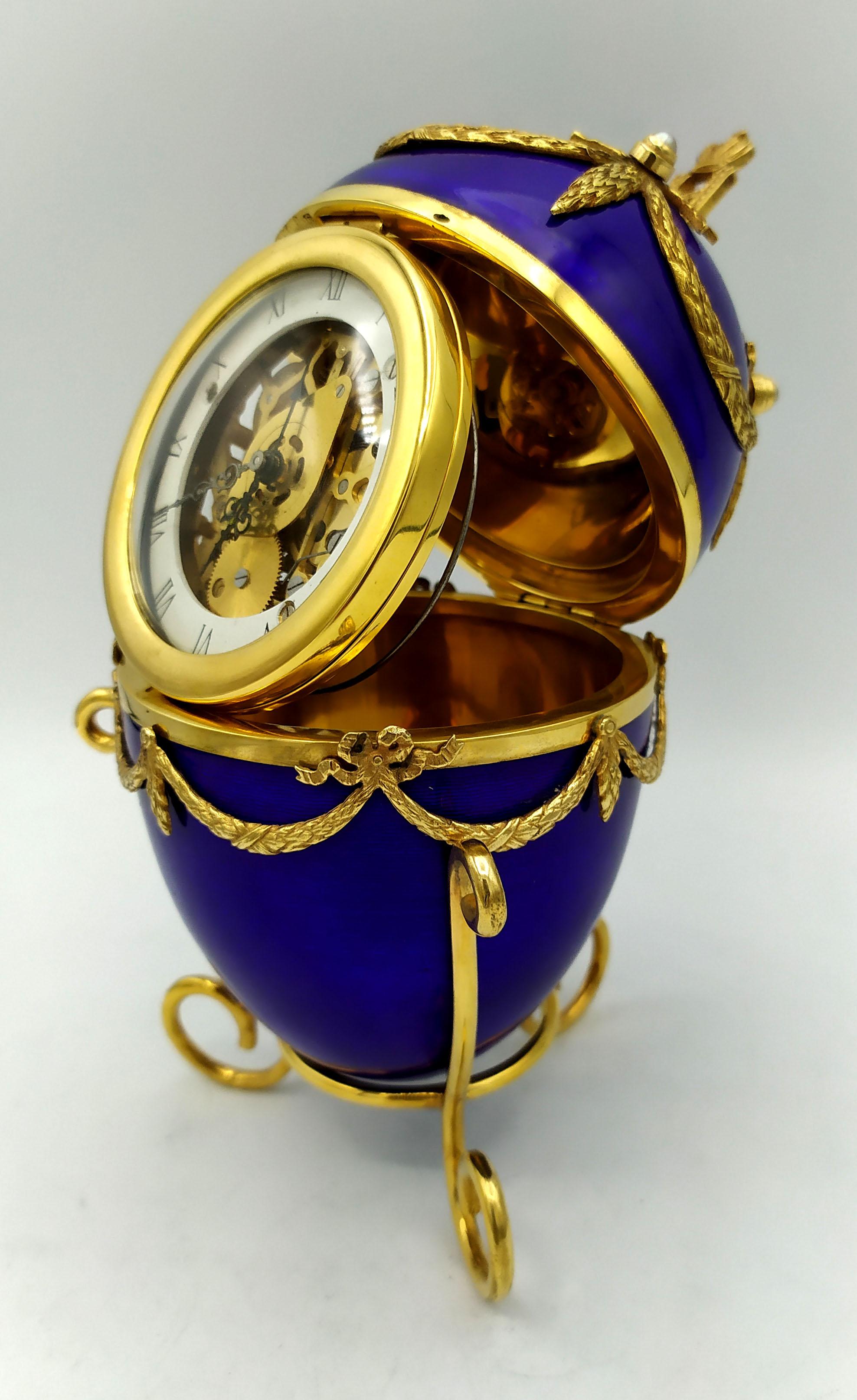 Salimbeni de plata de ley con esmalte azul Fabergé estilo huevo en venta 7