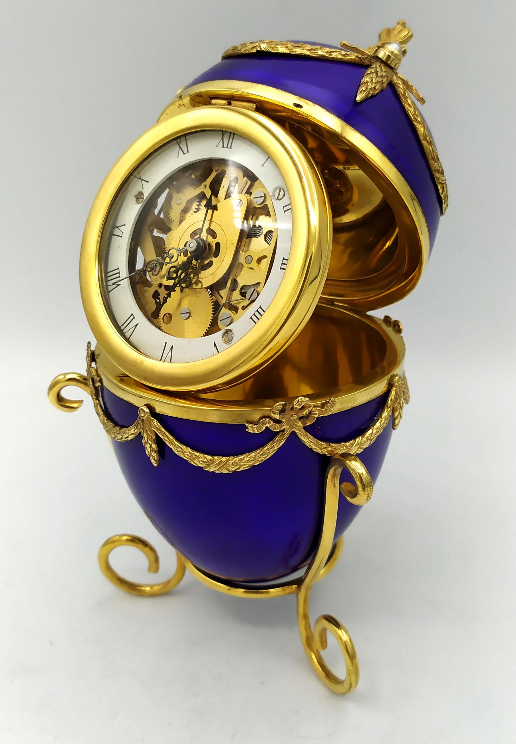 Salimbeni de plata de ley con esmalte azul Fabergé estilo huevo en venta 8