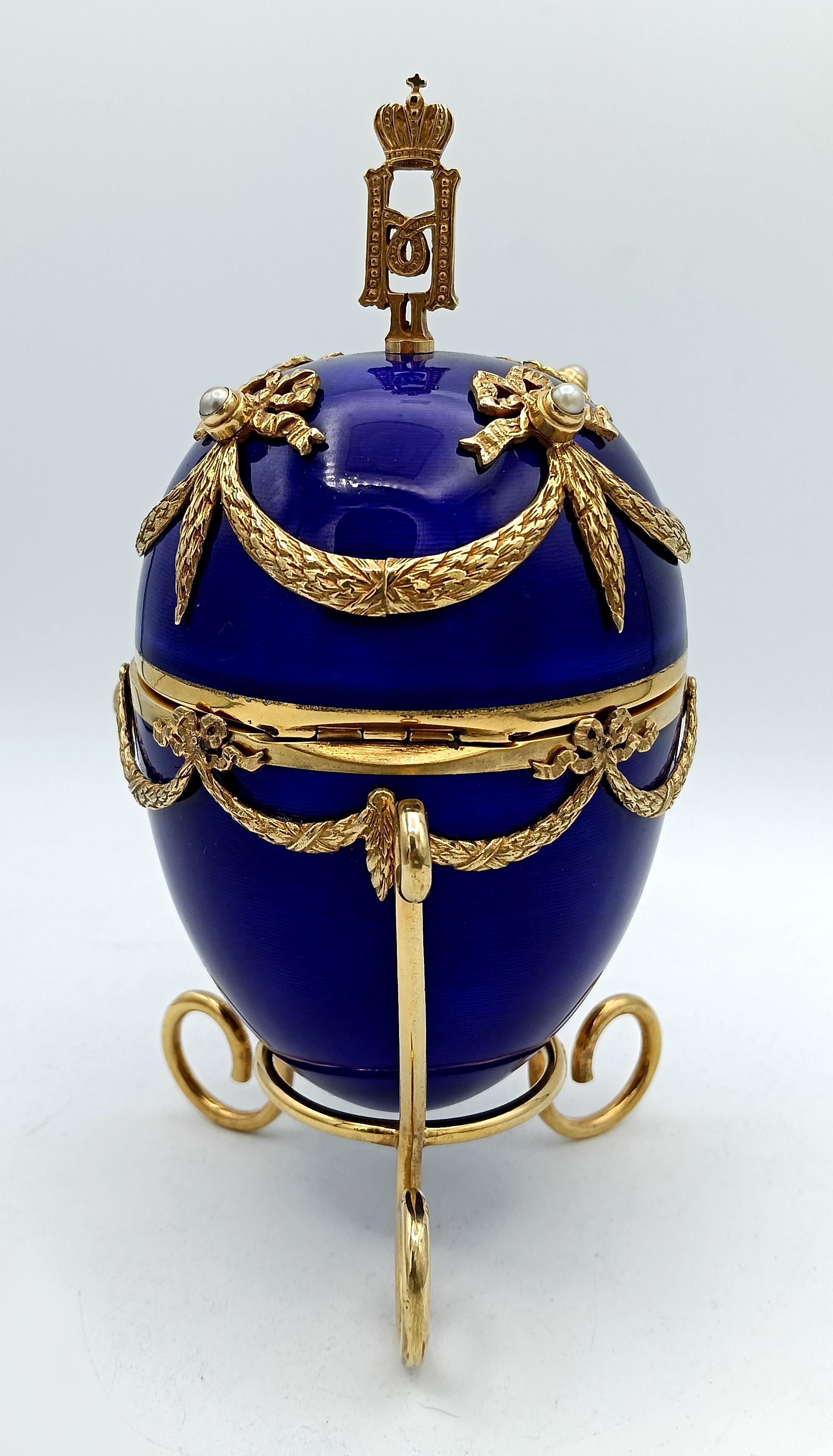 Salimbeni de plata de ley con esmalte azul Fabergé estilo huevo Italiano en venta