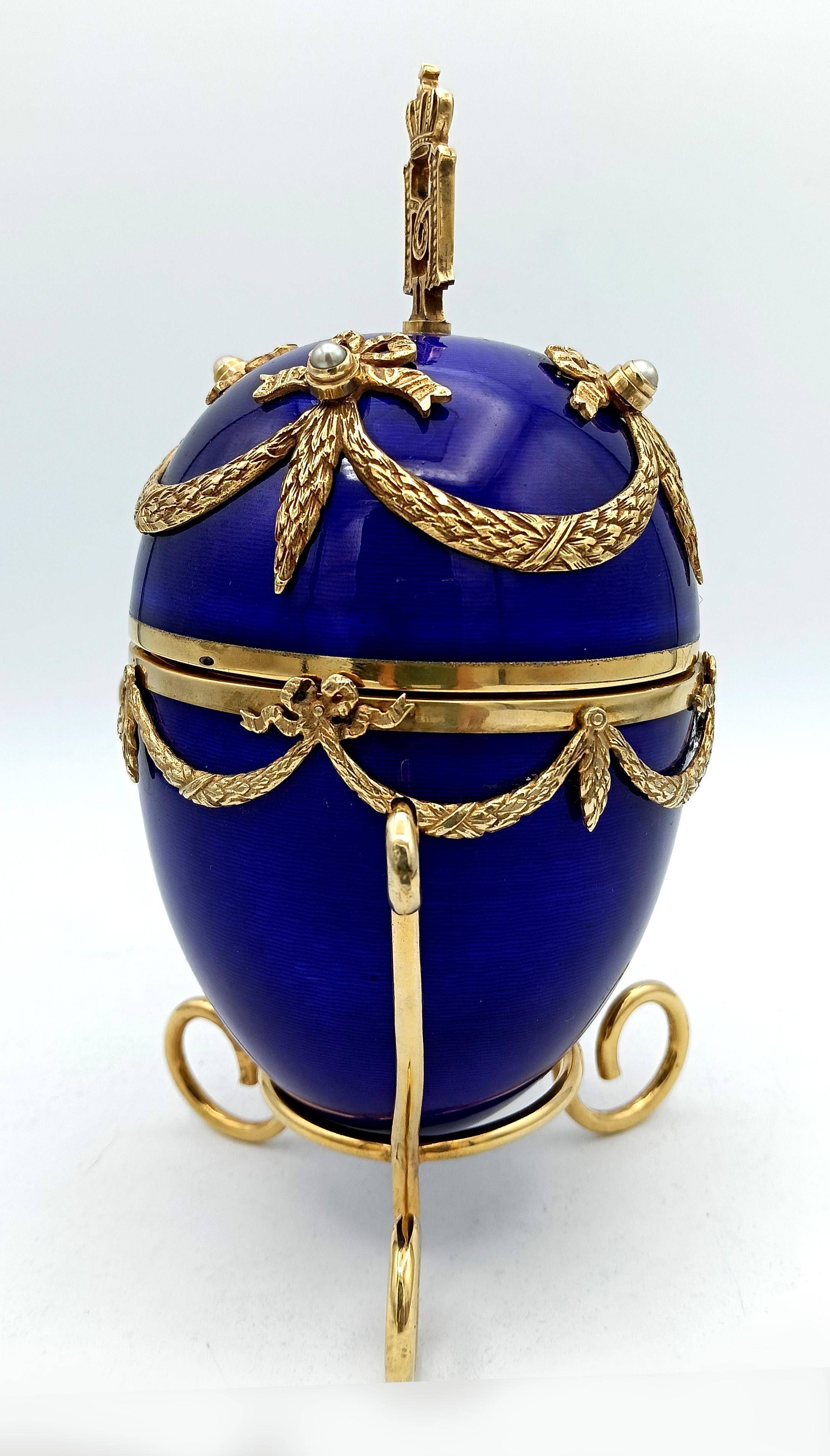 Salimbeni de plata de ley con esmalte azul Fabergé estilo huevo Tallado a mano en venta