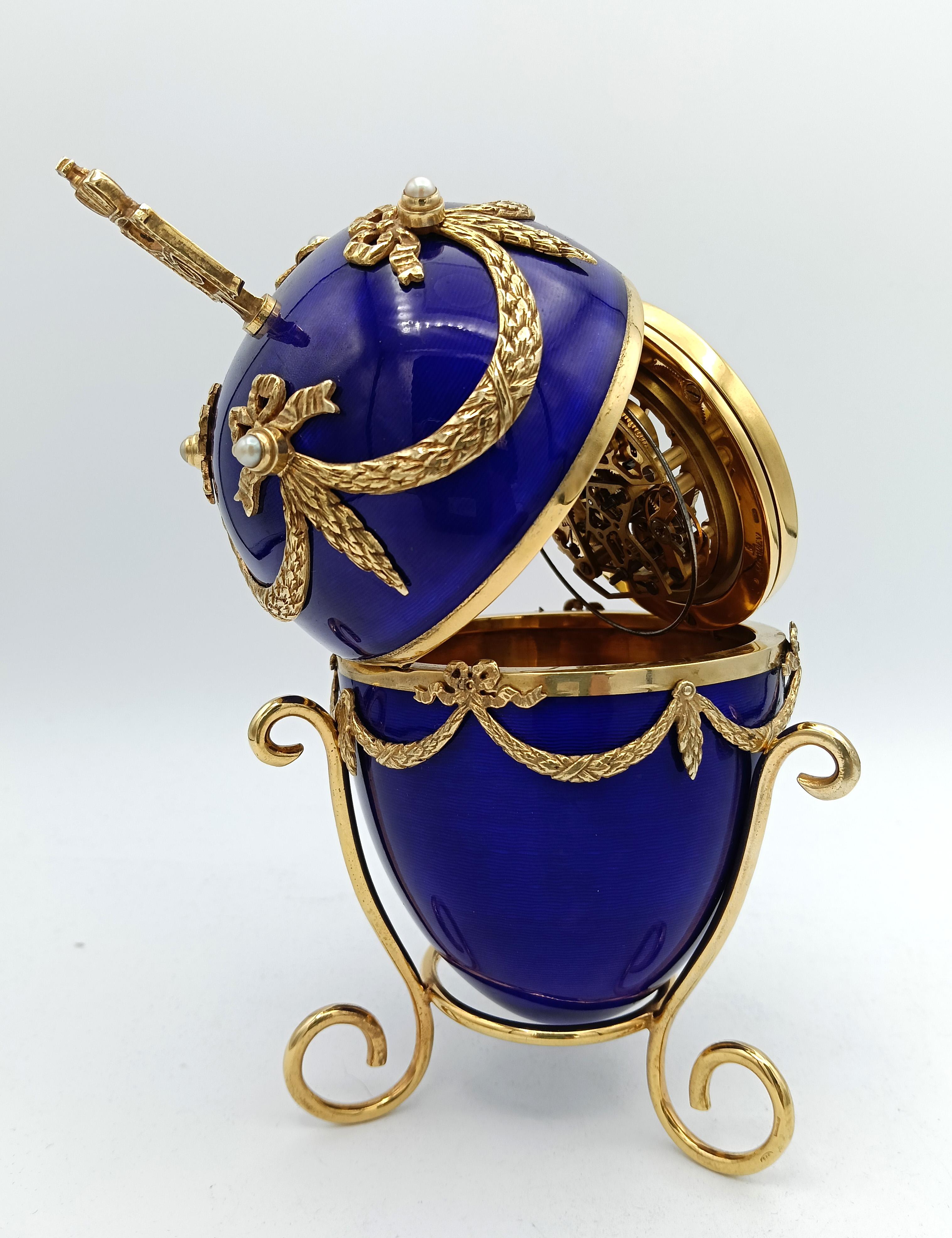 Salimbeni de plata de ley con esmalte azul Fabergé estilo huevo Chapado en oro en venta