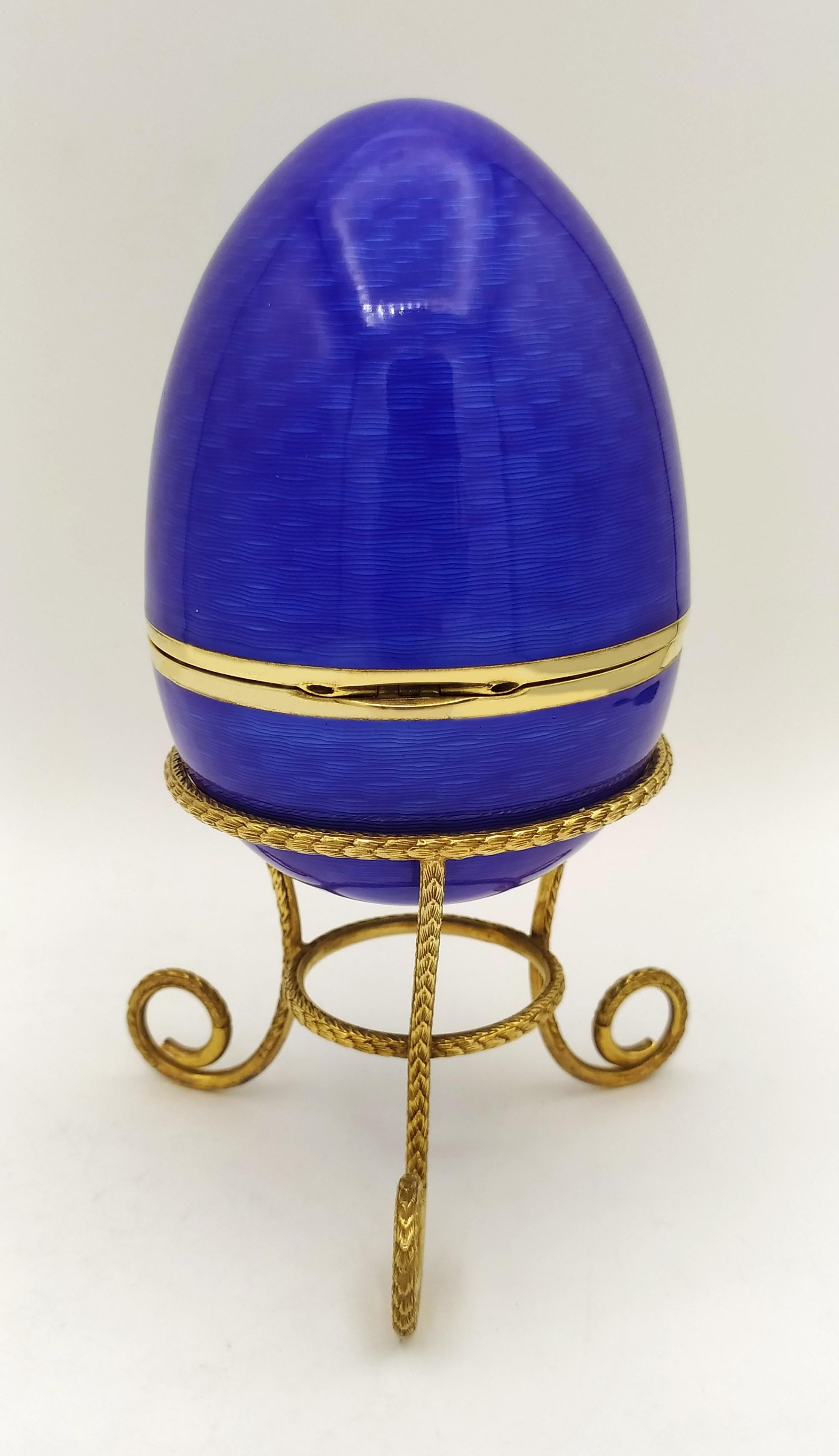 Salimbeni de plata de ley con esmalte azul océano estilo huevo Faberge mediados del siglo XX