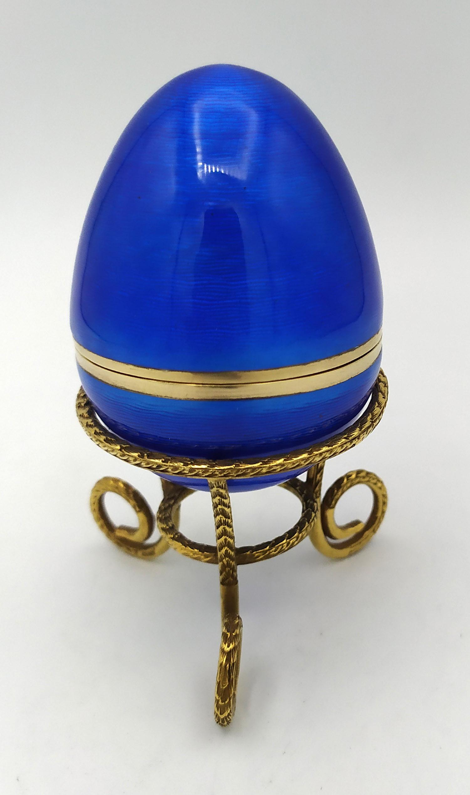 Esmalte Fabergé Azul Savoia estilo huevo  Salimbeni mediano de plata de ley mediados del siglo XX en venta