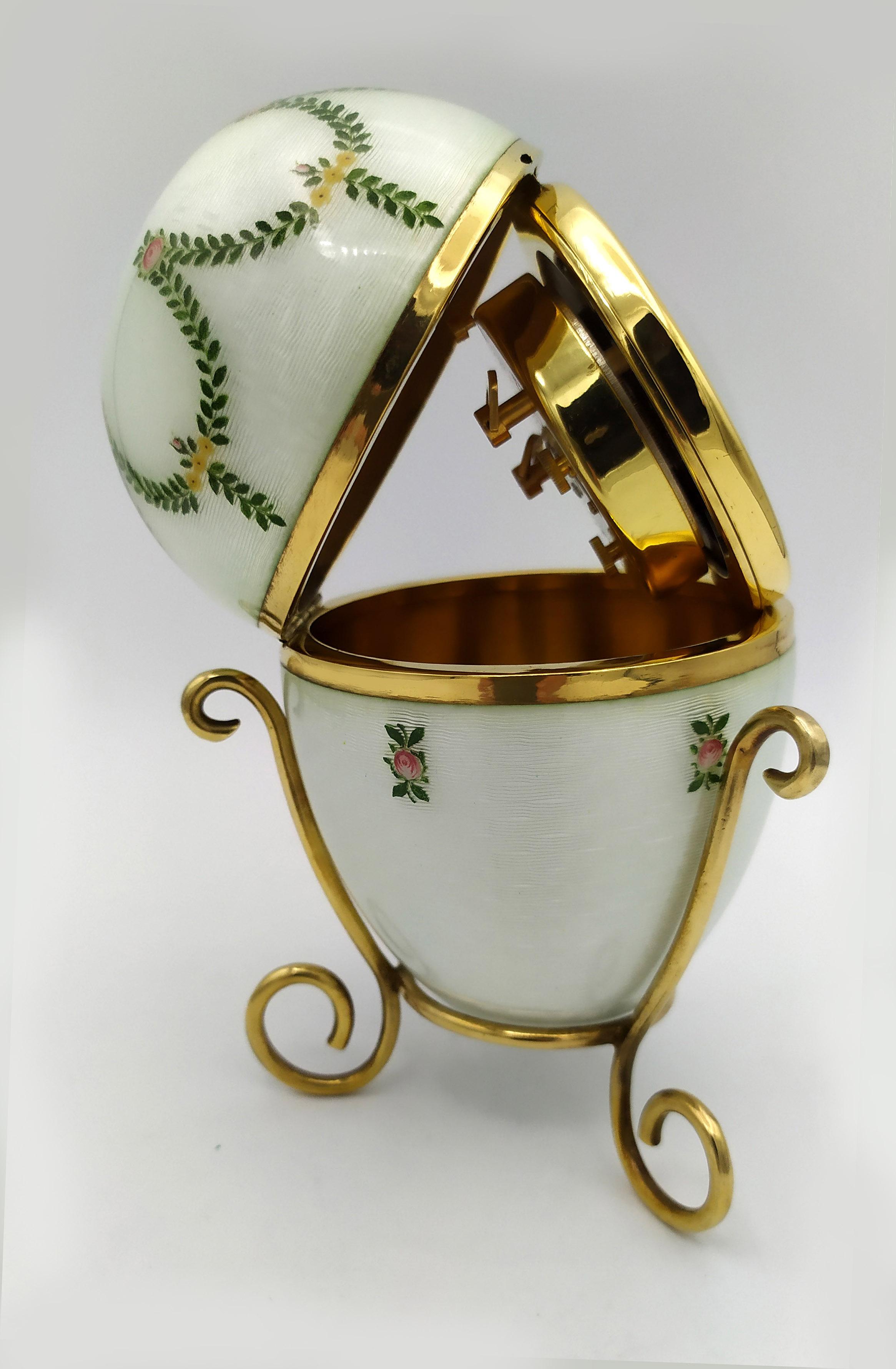Salimbeni de plata de ley con esmalte Fabergé estilo huevo en venta 3