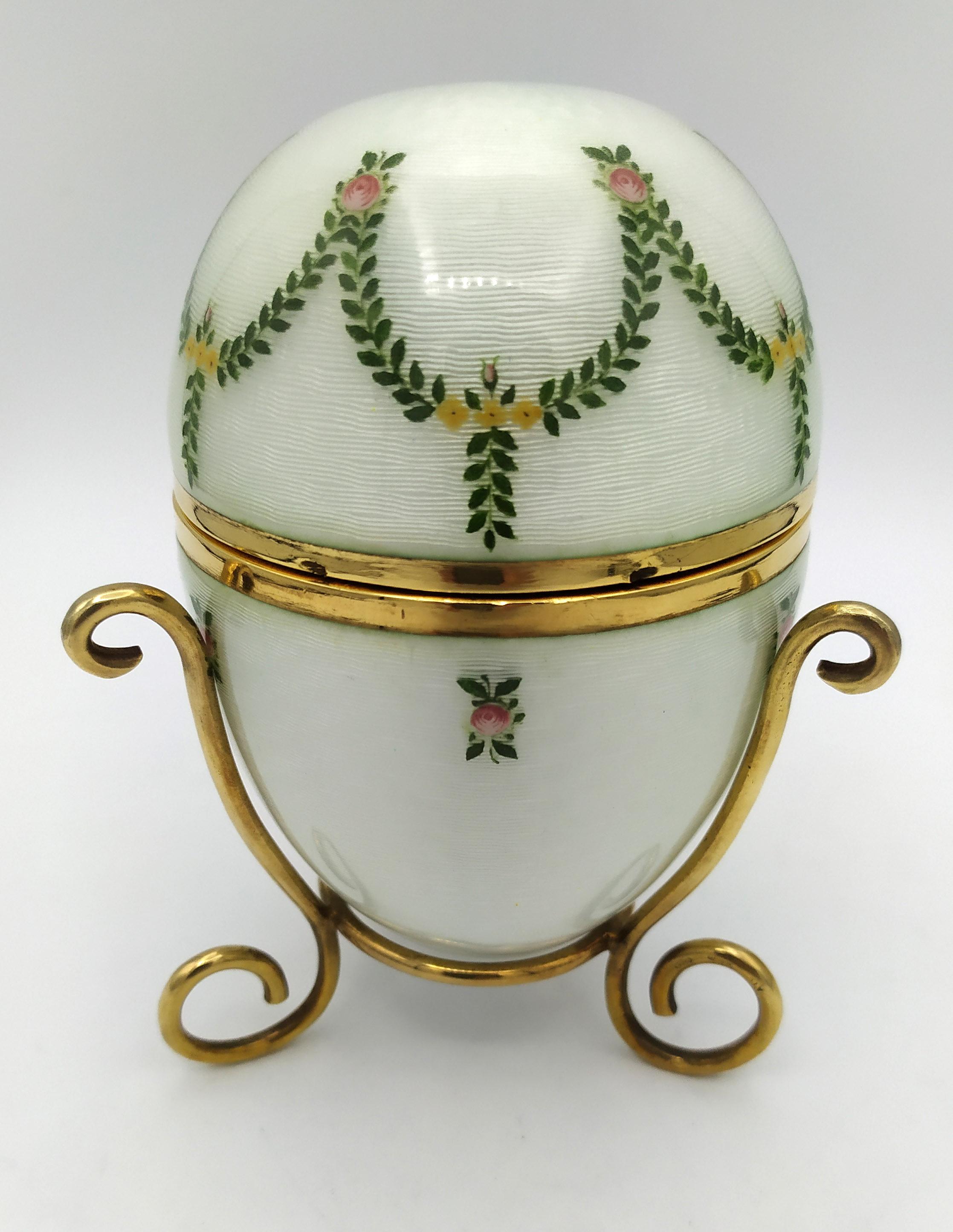Salimbeni de plata de ley con esmalte Fabergé estilo huevo en venta 8