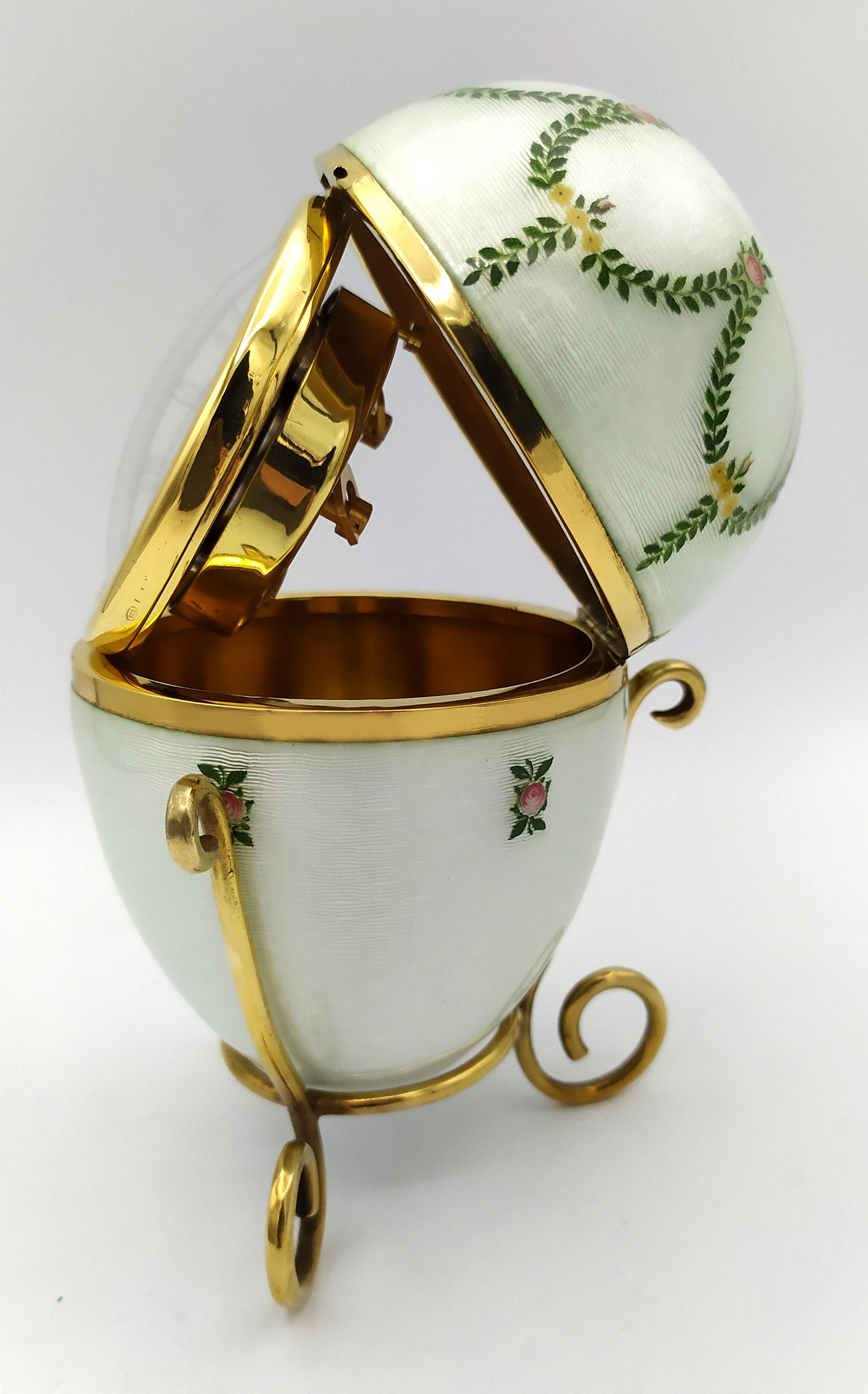 Salimbeni de plata de ley con esmalte Fabergé estilo huevo en Excelente estado para la venta en Firenze, FI
