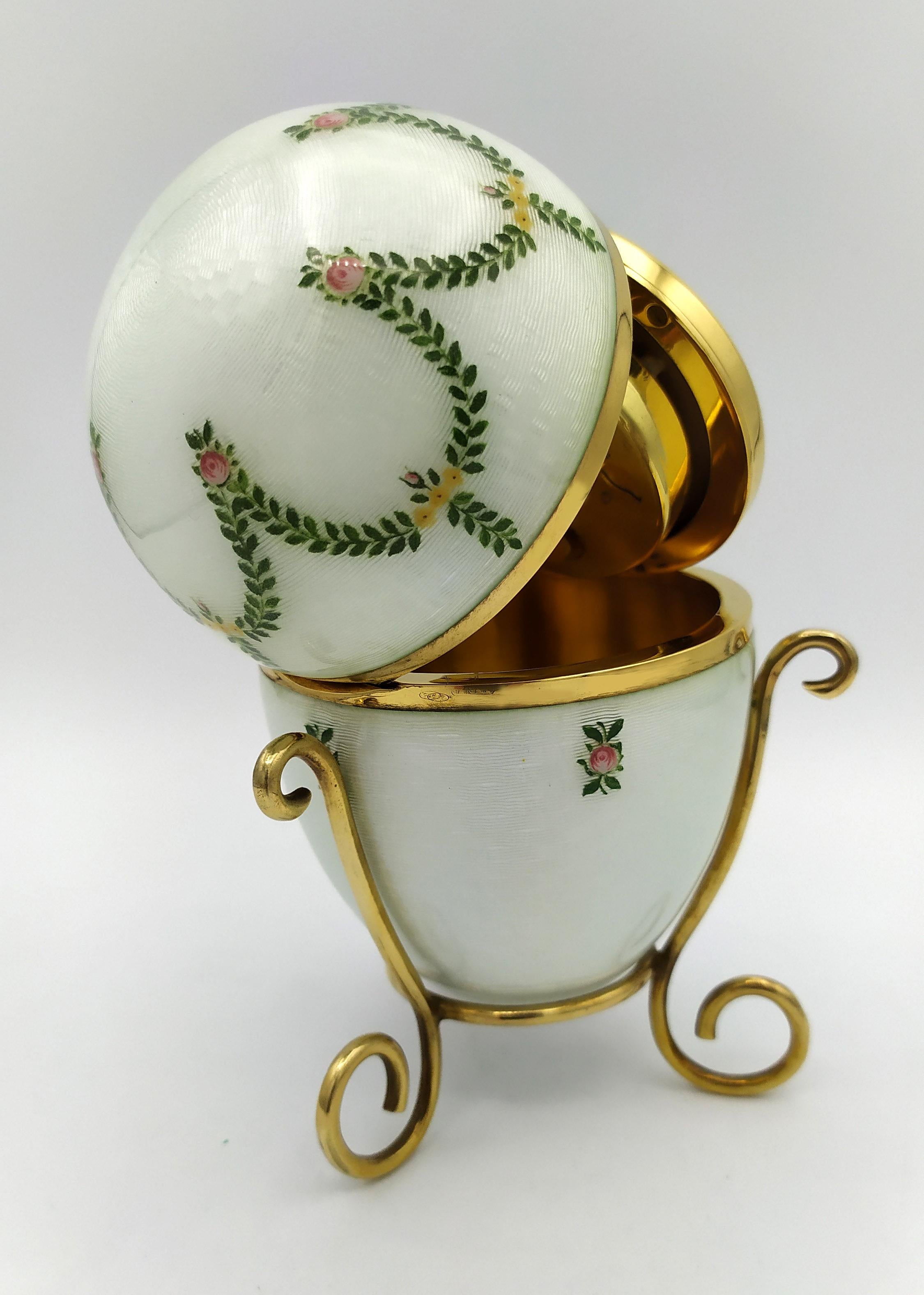 Salimbeni de plata de ley con esmalte Fabergé estilo huevo en venta 1