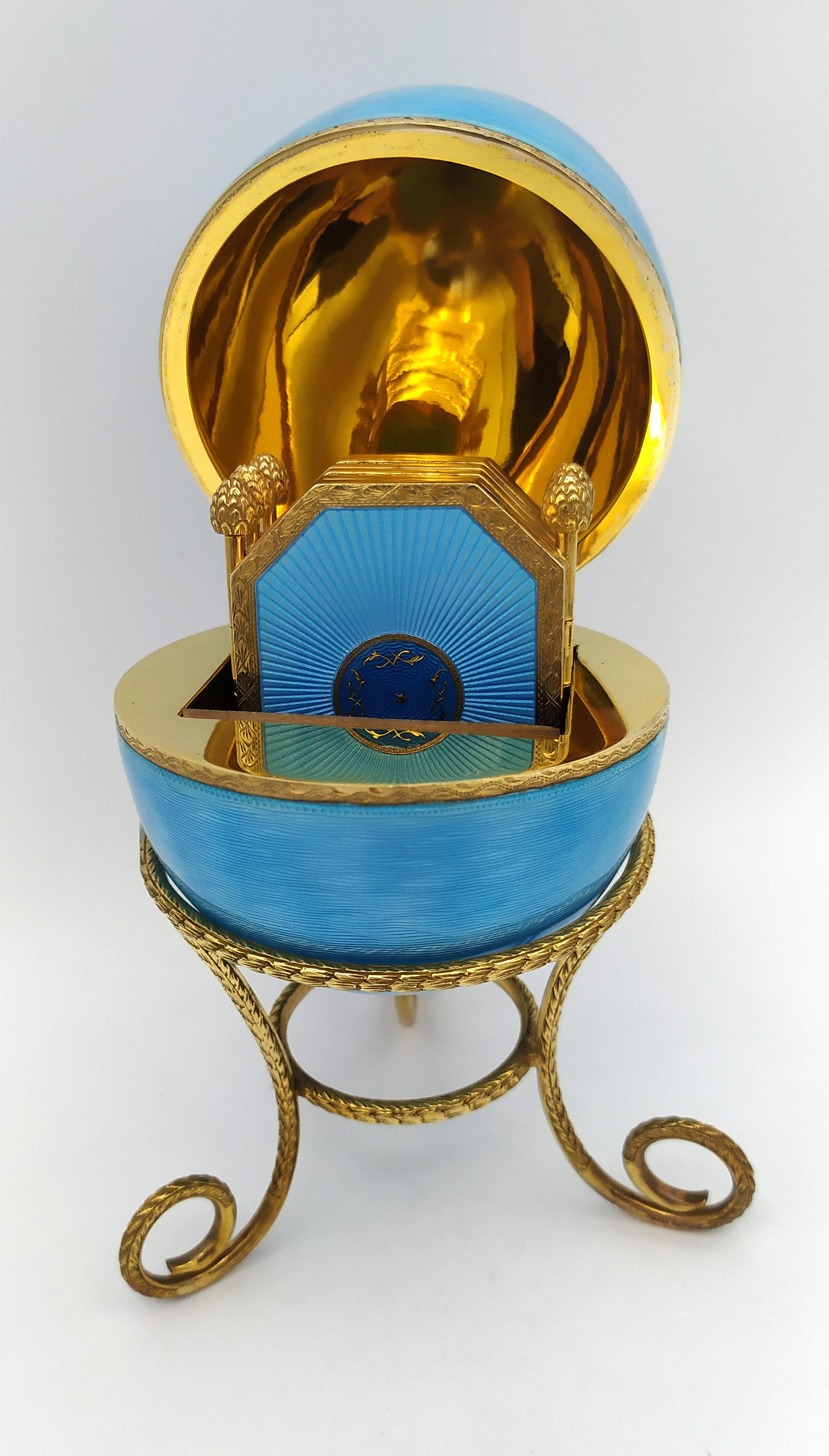 Faberge Fotohalter im Eierstil aus Sterlingsilber Salimbeni mit klappbarem Fotohalter (Empire) im Angebot