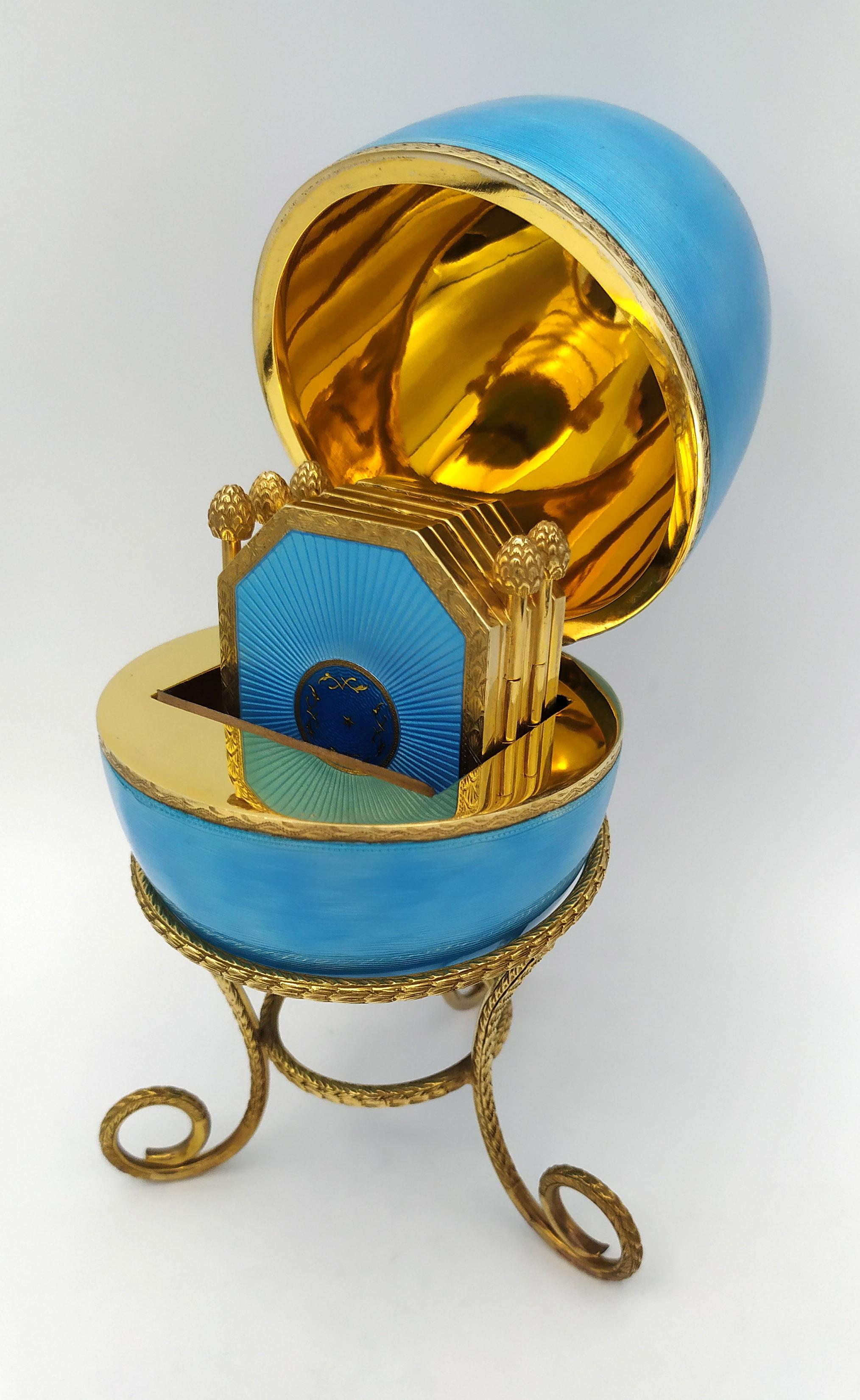 Faberge Fotohalter im Eierstil aus Sterlingsilber Salimbeni mit klappbarem Fotohalter (Italienisch) im Angebot