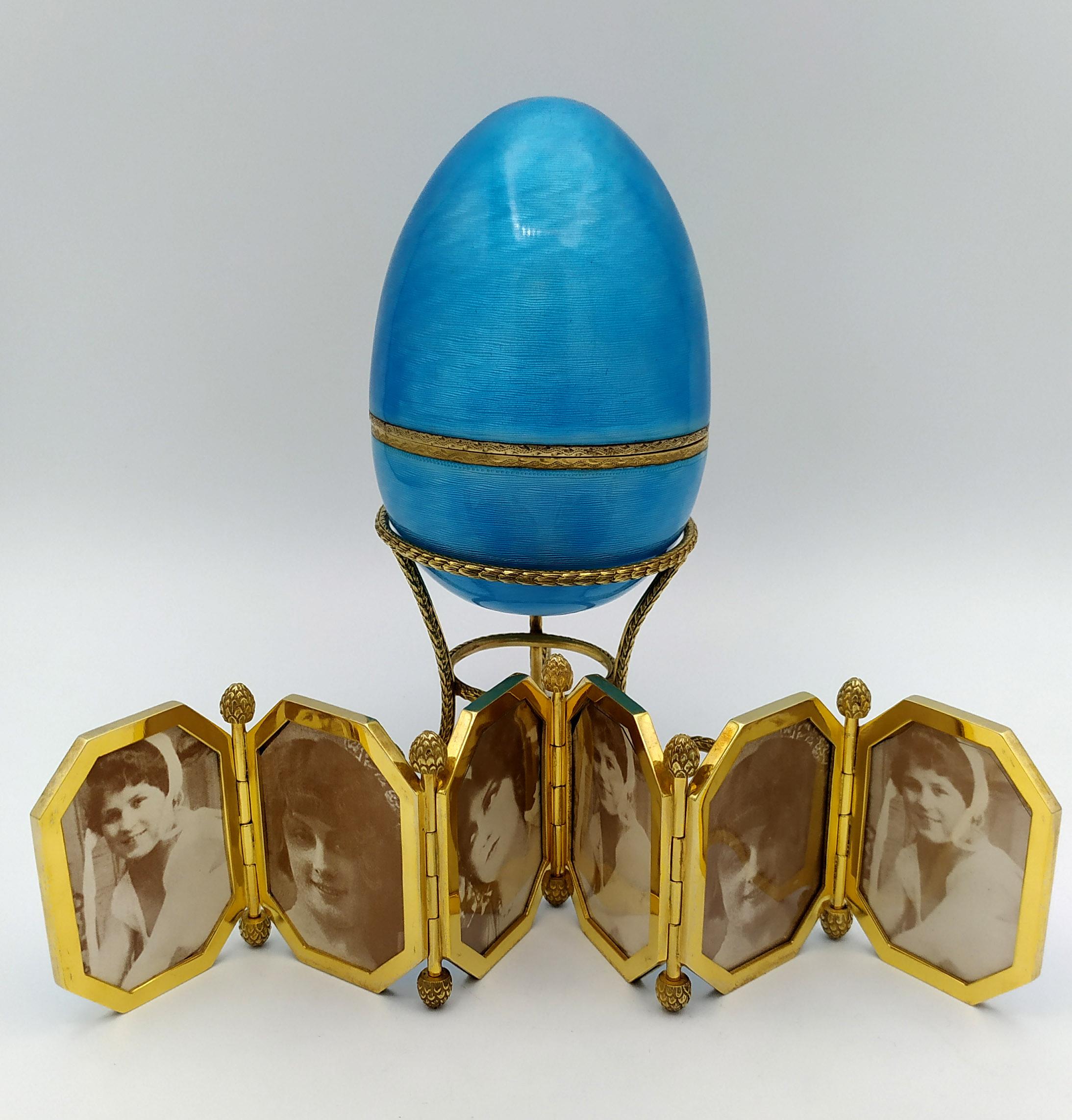 Faberge Fotohalter im Eierstil aus Sterlingsilber Salimbeni mit klappbarem Fotohalter (Vergoldung) im Angebot
