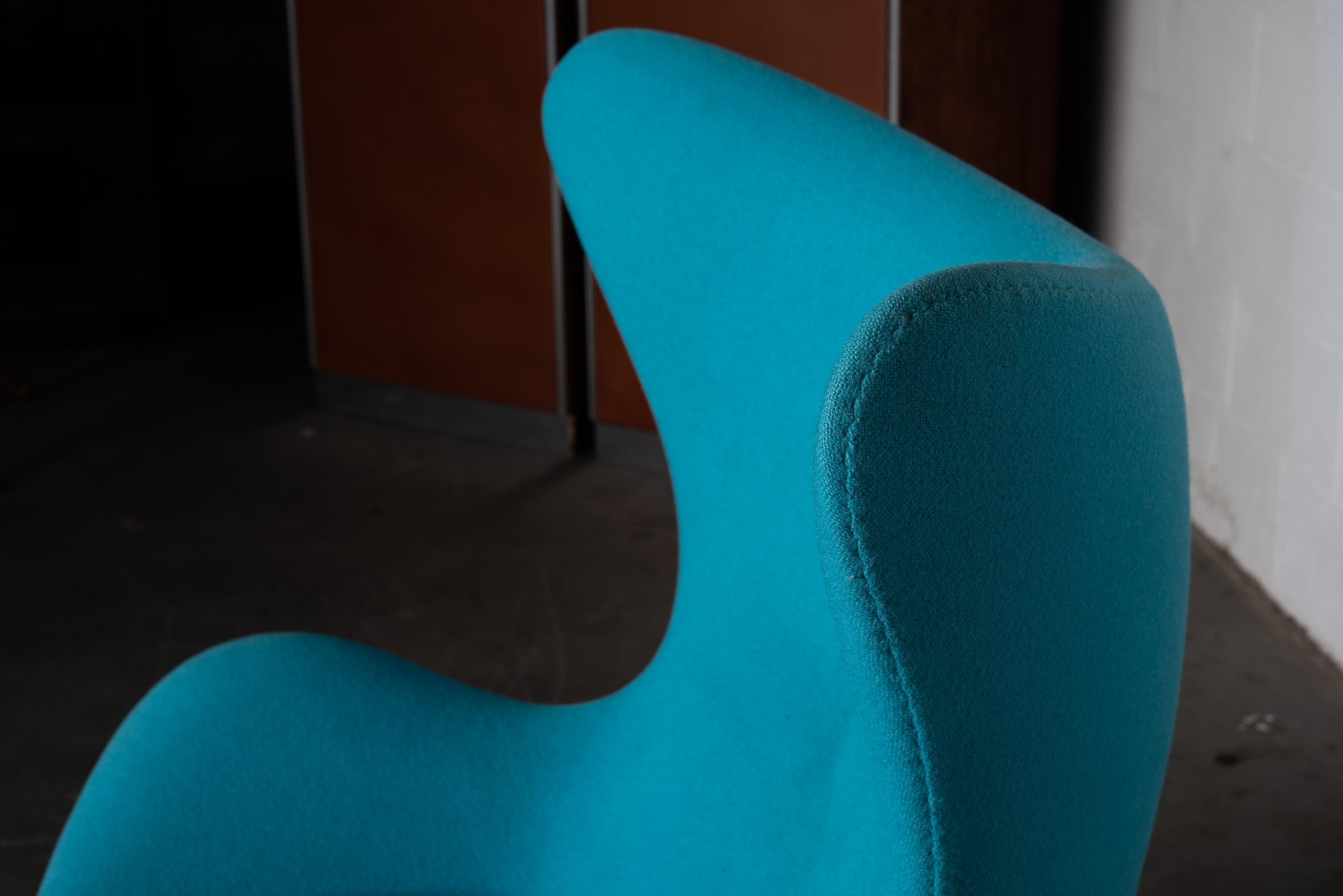 Aluminum 'Egg' Swivel Chair by Arne Jacobsen for Fritz Hansen, Signed