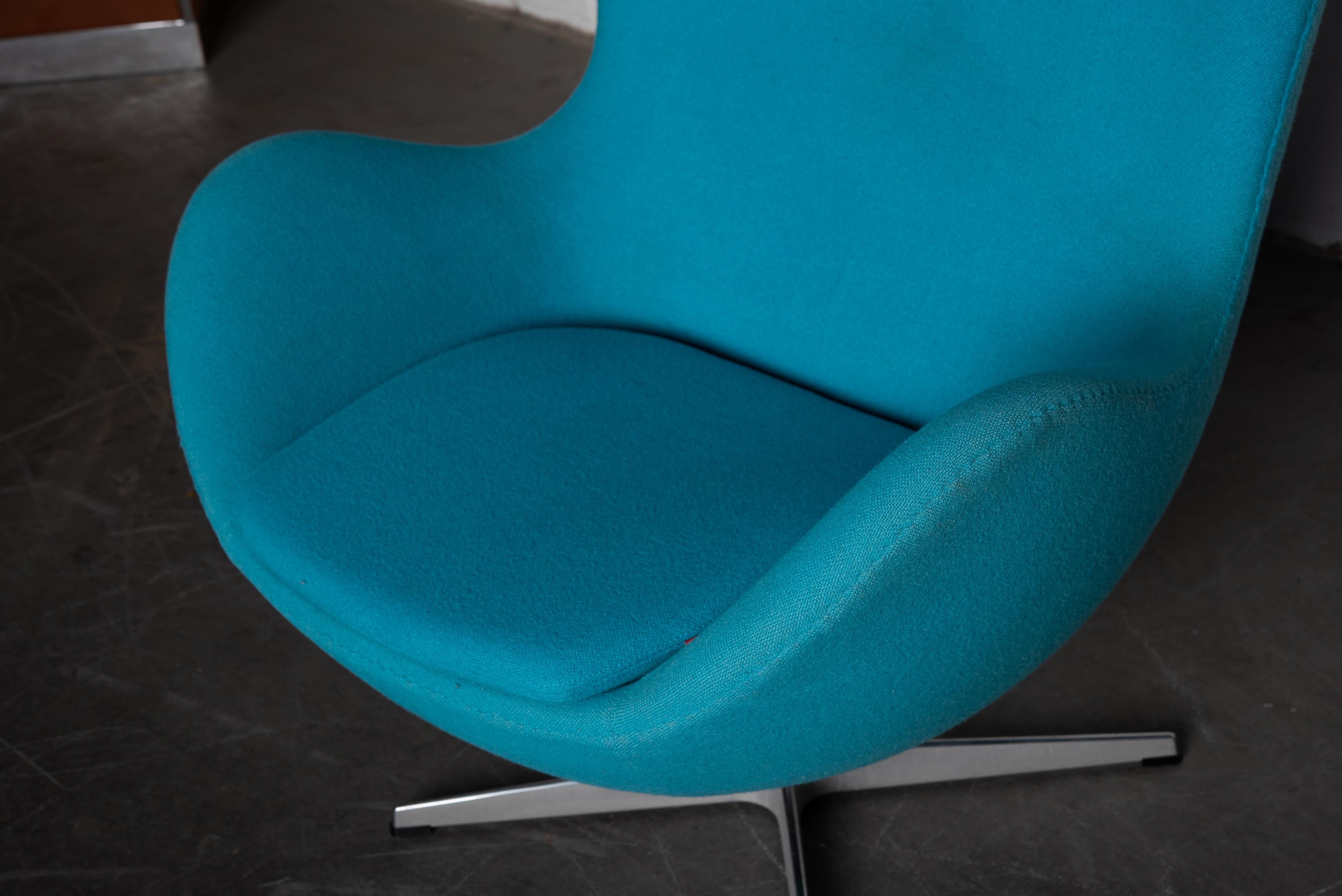 'Egg' Swivel Chair by Arne Jacobsen for Fritz Hansen, Signed 1