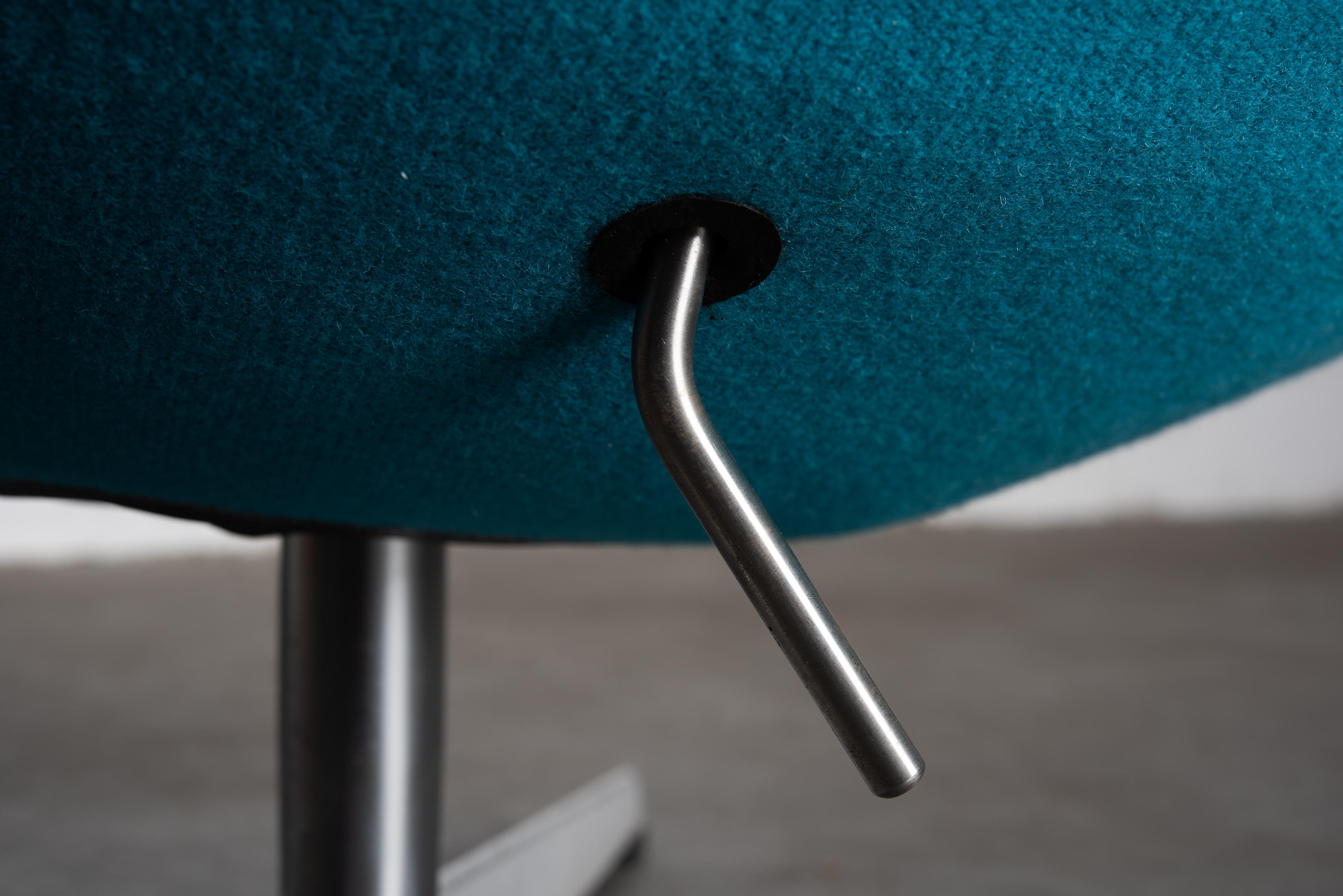 'Egg' Swivel Chair by Arne Jacobsen for Fritz Hansen, Signed 4
