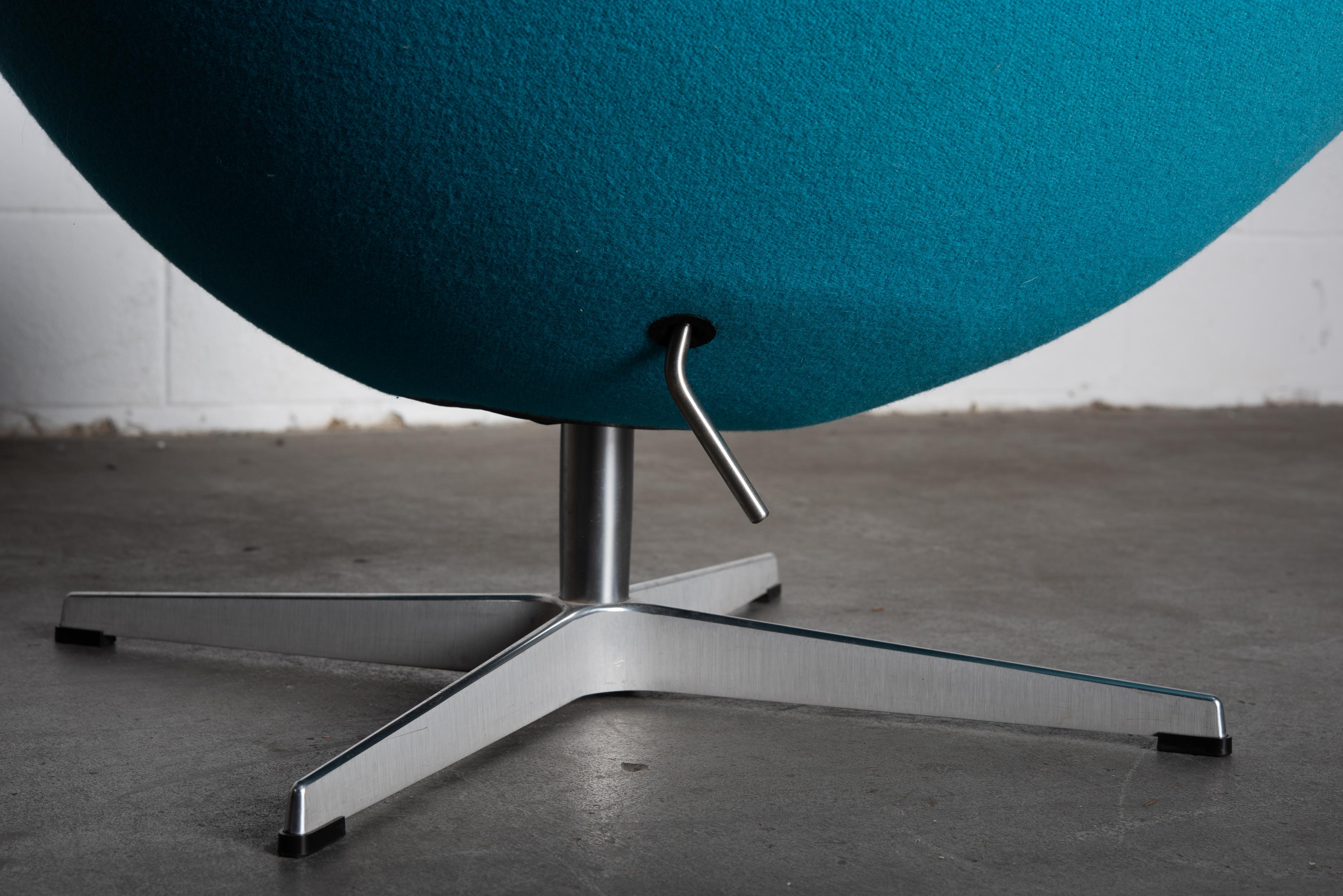 'Egg' Swivel Chair by Arne Jacobsen for Fritz Hansen, Signed 5