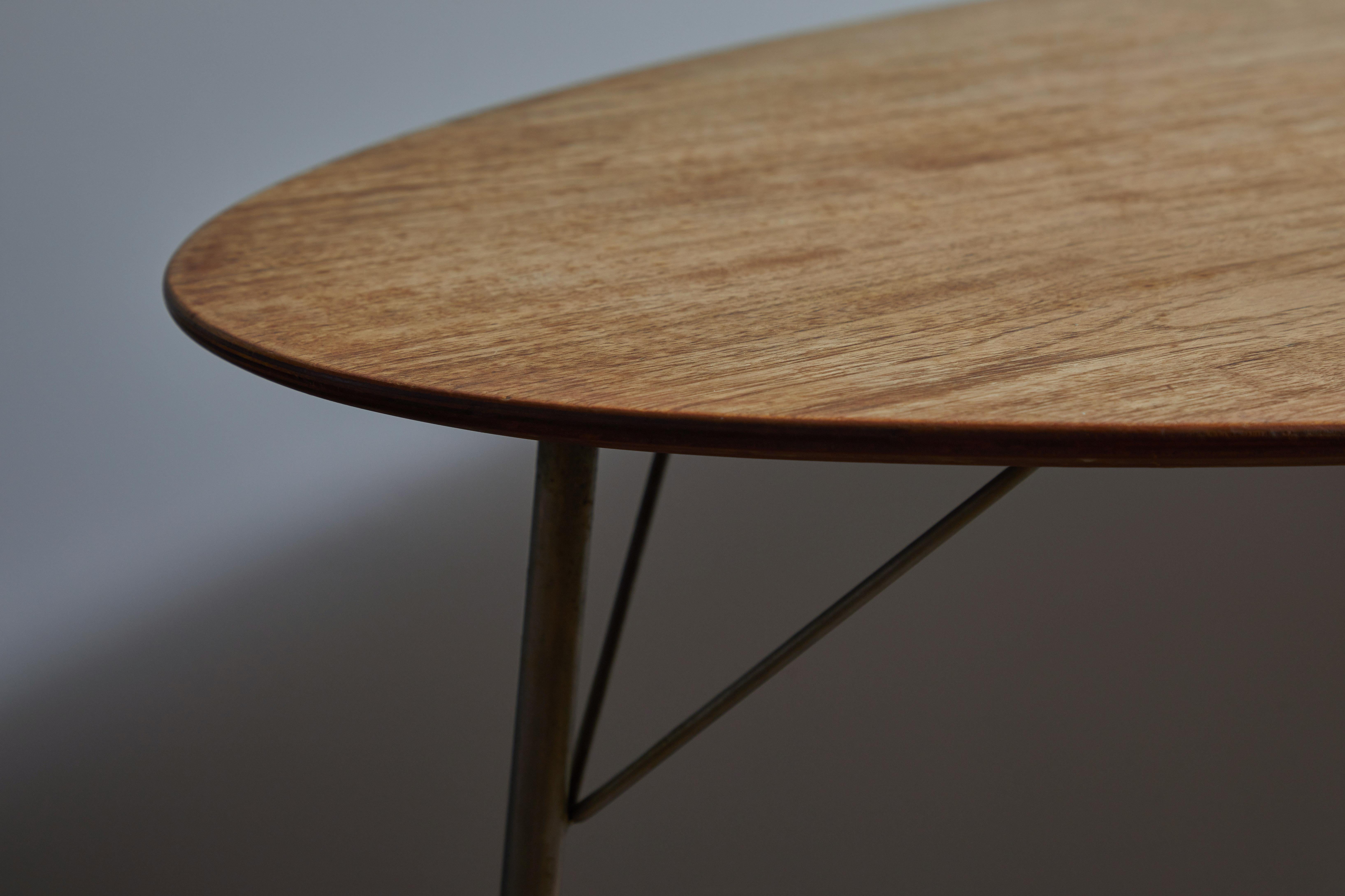 fritz hansen egg table