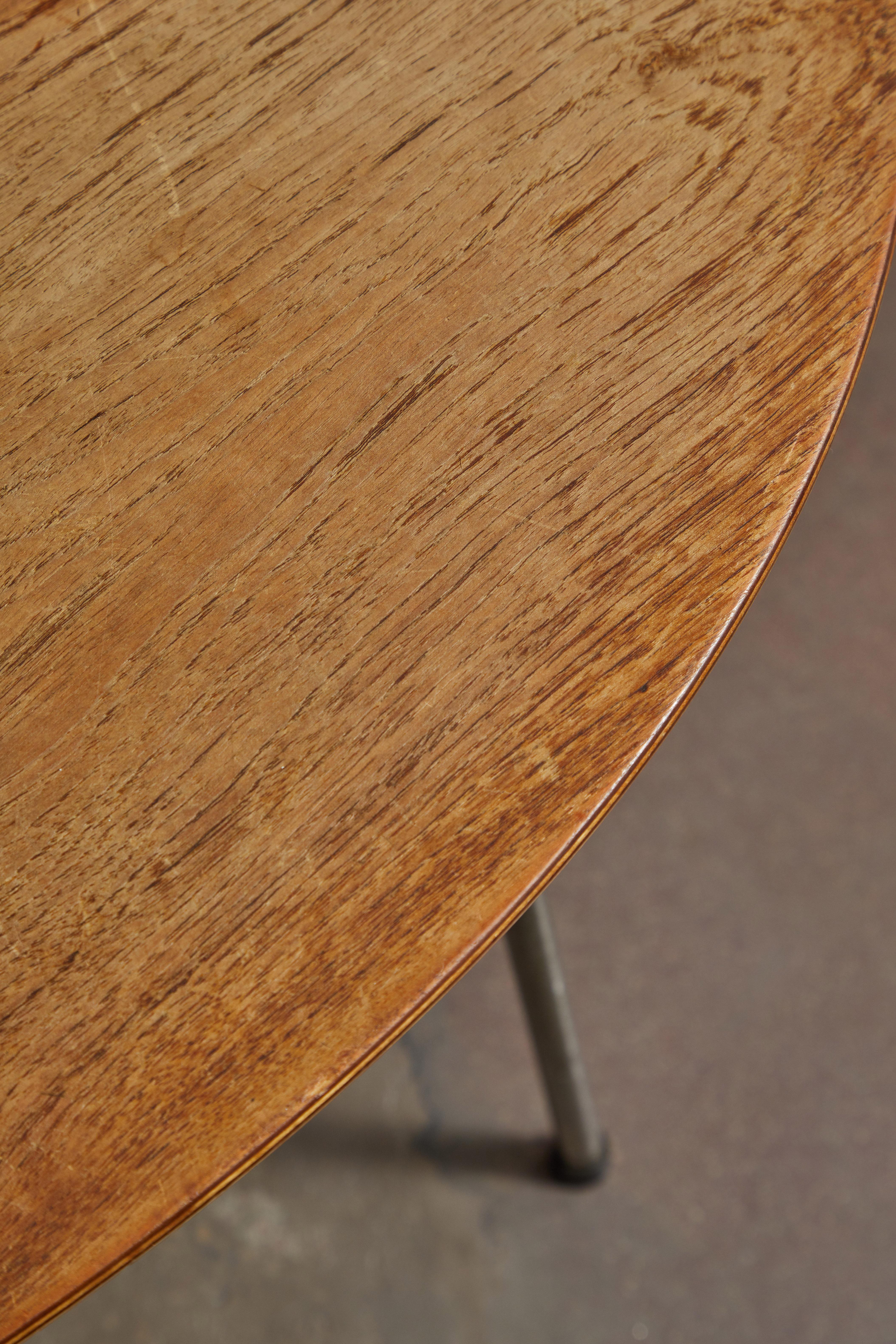 Egg Table by Arne Jacobsen for Fritz Hansen In Good Condition In Los Angeles, CA