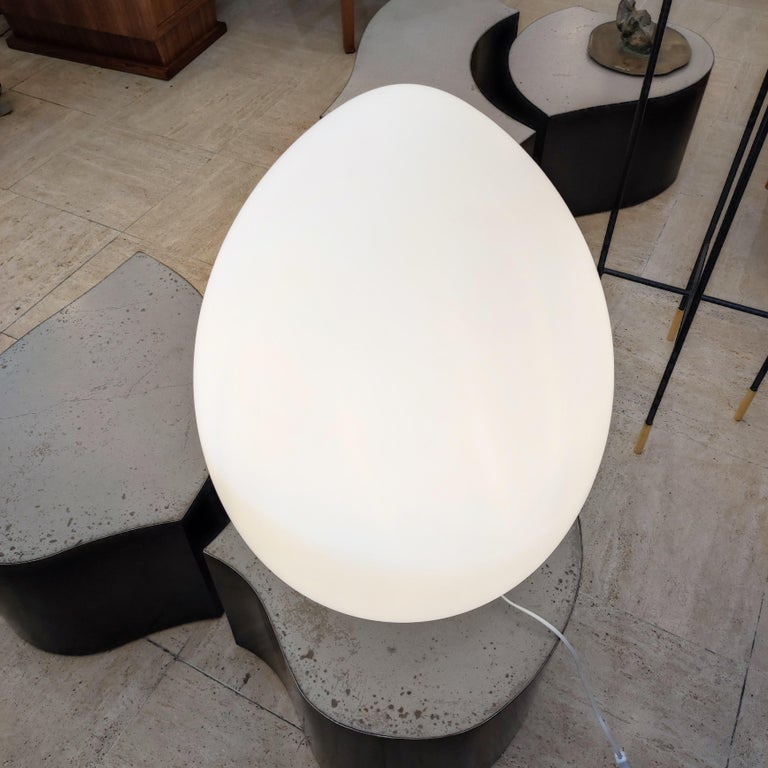 Egg Table Lamp in White Frosted Glass For Sale 5