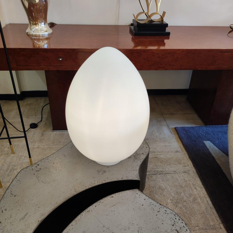 Egg Table Lamp in White Frosted Glass For Sale 8