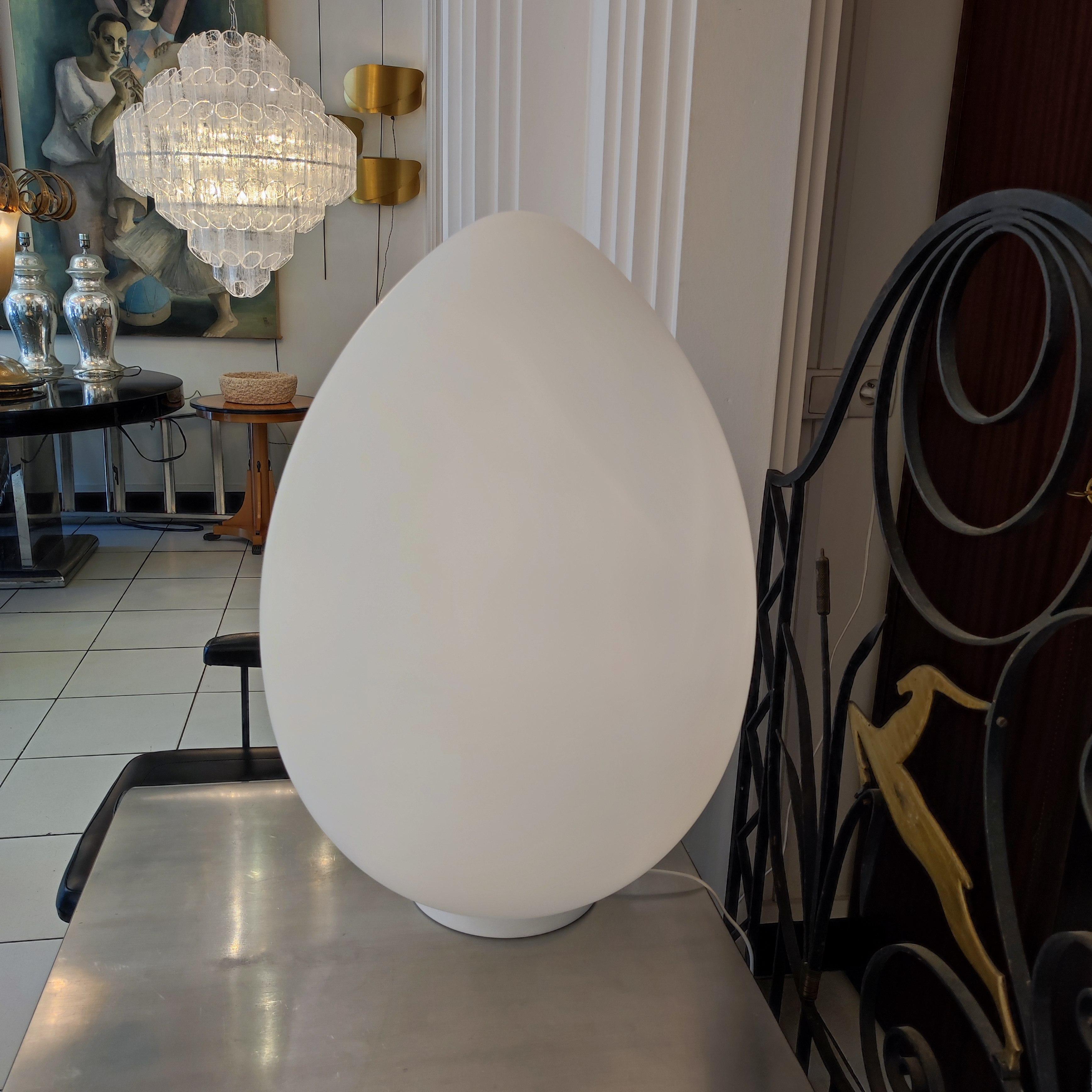 Contemporary Egg Table Lamp in White Frosted Glass For Sale