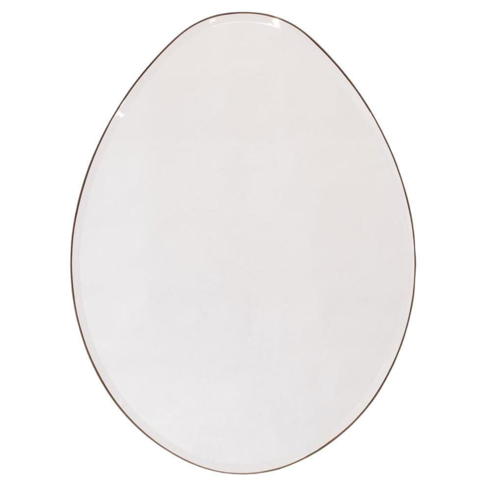 Miroir mural en forme d'œuf - Laiton patiné - Fait main en Grande-Bretagne - Moyen en vente