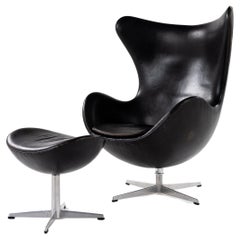 Egg with footstool by Arne Jacobsen