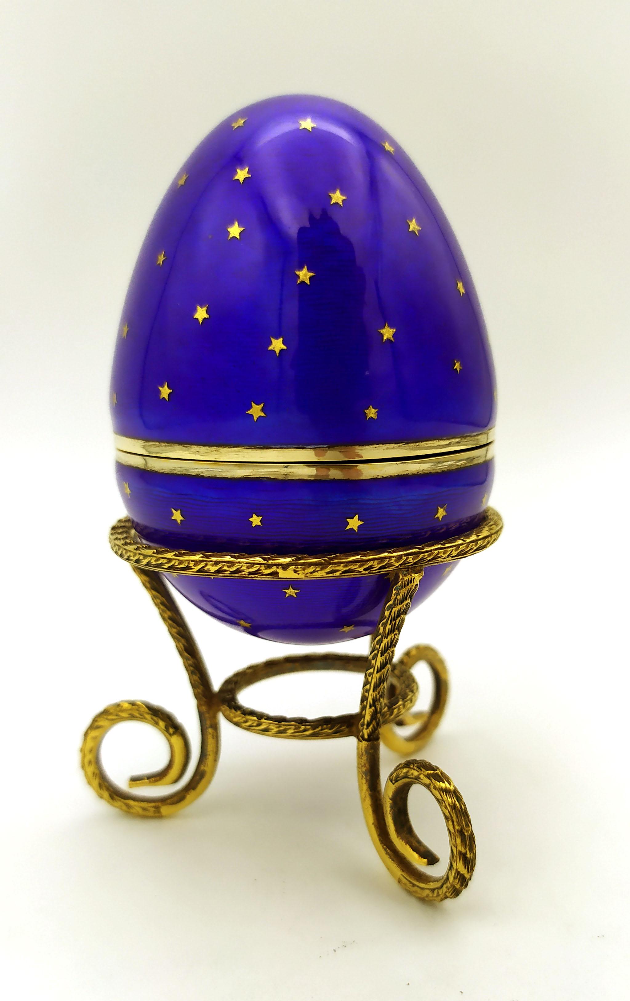 Other Enamel Egg with Tripod Sterling Silver Gold Paillons Stars of Sky Salimbeni For Sale