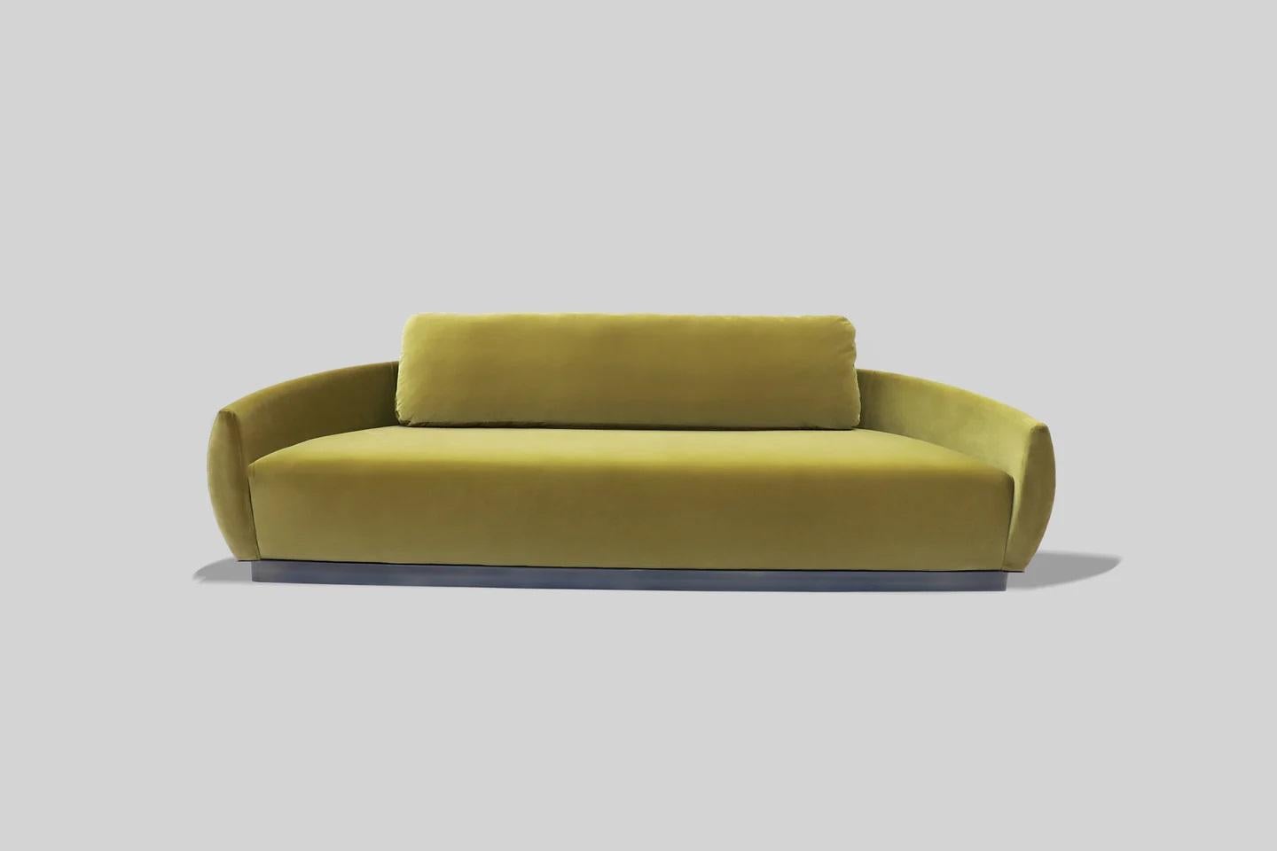 Egge Green Sofa by Atra Design
Dimensions: D 250 x W 956 x H 62.4 cm.
Materials: Brass and velvet fabric upholstery.

Different fabric options available. Please contact us. 

Atra Design
We are Atra, a furniture brand produced by Atra form a mexico