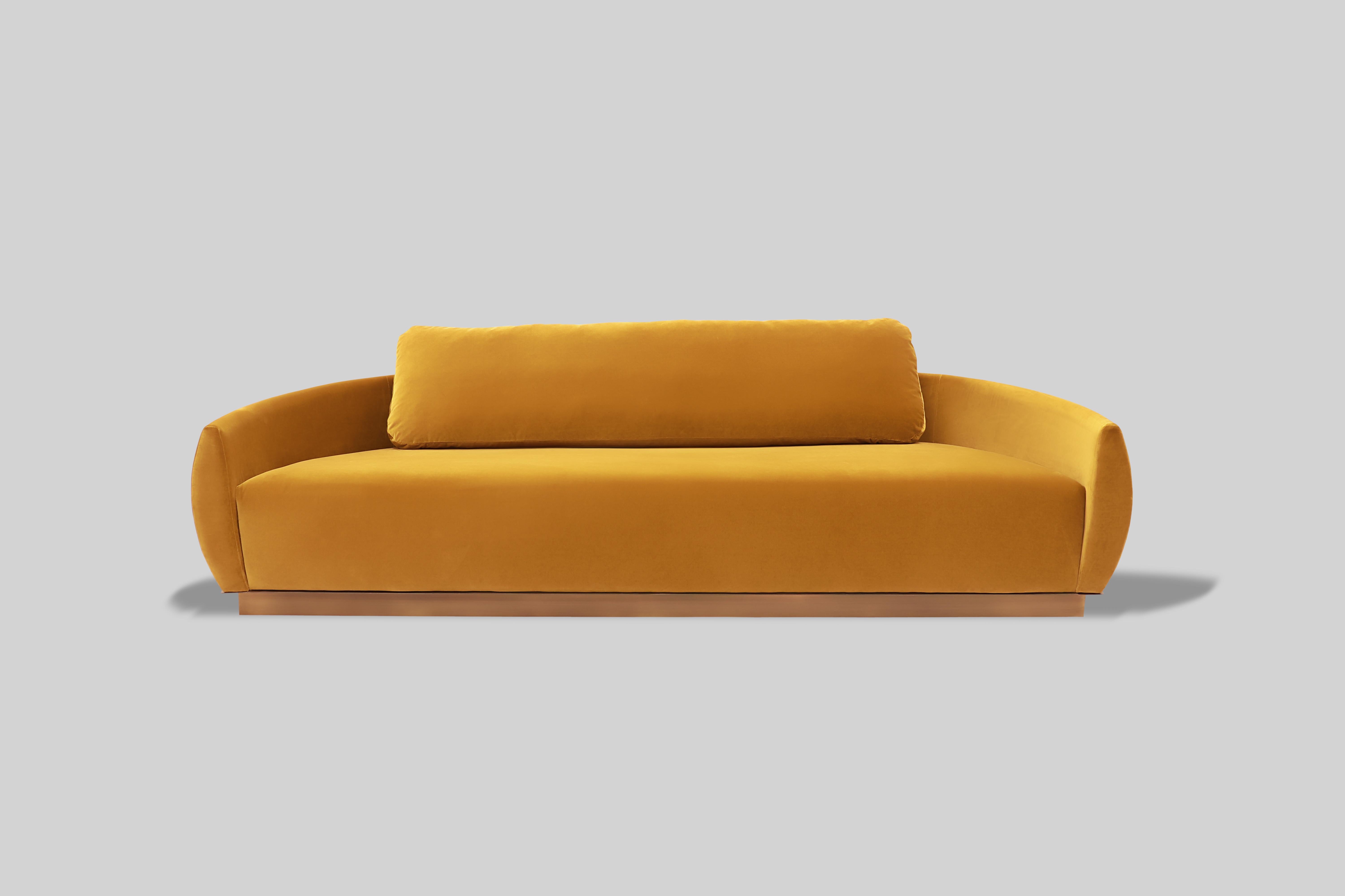 Egge Sofa by Atra Design
Dimensions: D 250 x W 956 x H 62.4 cm.
Materials: Brass and velvet fabric upholstery.

Different fabric options available. Please contact us. 

Atra Design
We are Atra, a furniture brand produced by Atra form a mexico