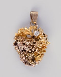 Eggert, Flora Danica Jewellery. ”Persille” pendant and a pair of stud earrings.