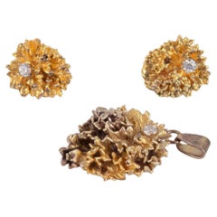 Eggert, Flora Danica Jewellery. ”Persille” pendant and a pair of stud earrings.