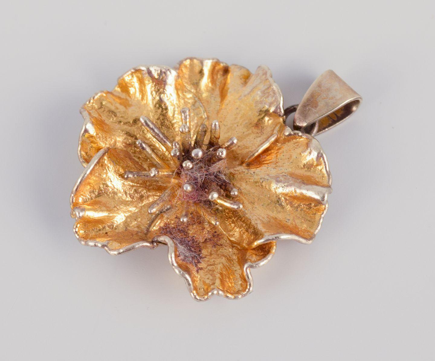 Eggert, Flora Danica Joyería. Dos colgantes de flores. Ca. 1980s en Excelente estado para la venta en bronshoj, DK