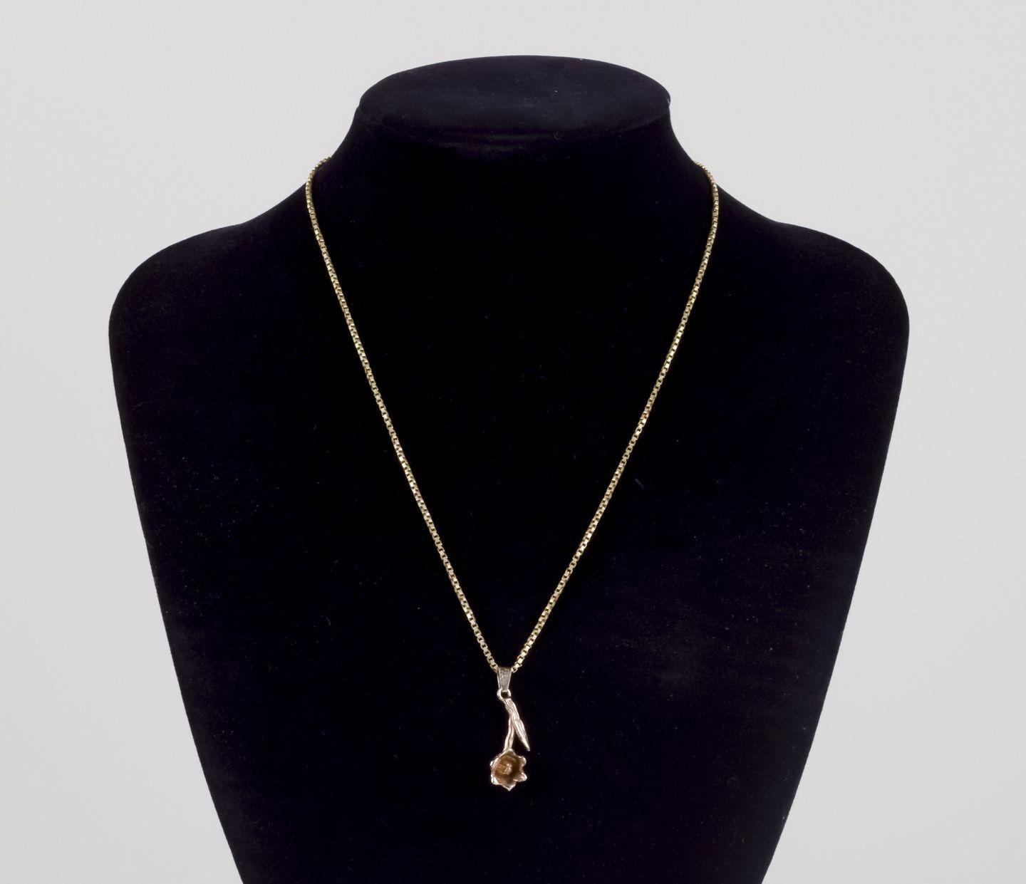 Flora Danica-Schmuck, hergestellt bei Eggert. 
