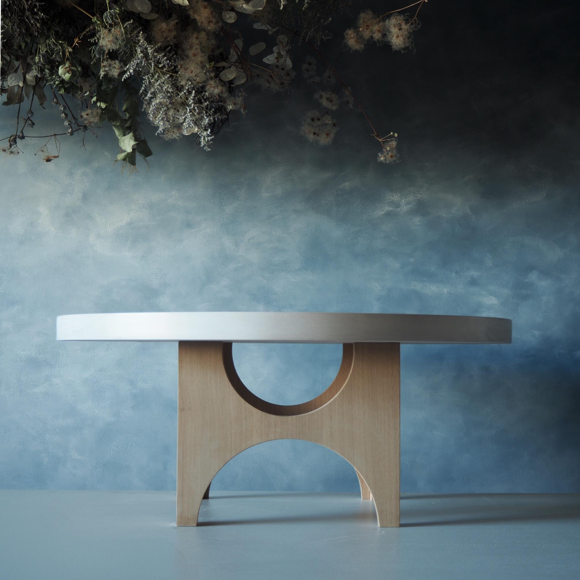 Our Eggshell coffee table blends in with a variety of home decors. With it's beautifully white solid beech wood top and curved oak base in can feel comfortable in many different interior spaces.

The table top is Beech that has been bleached and