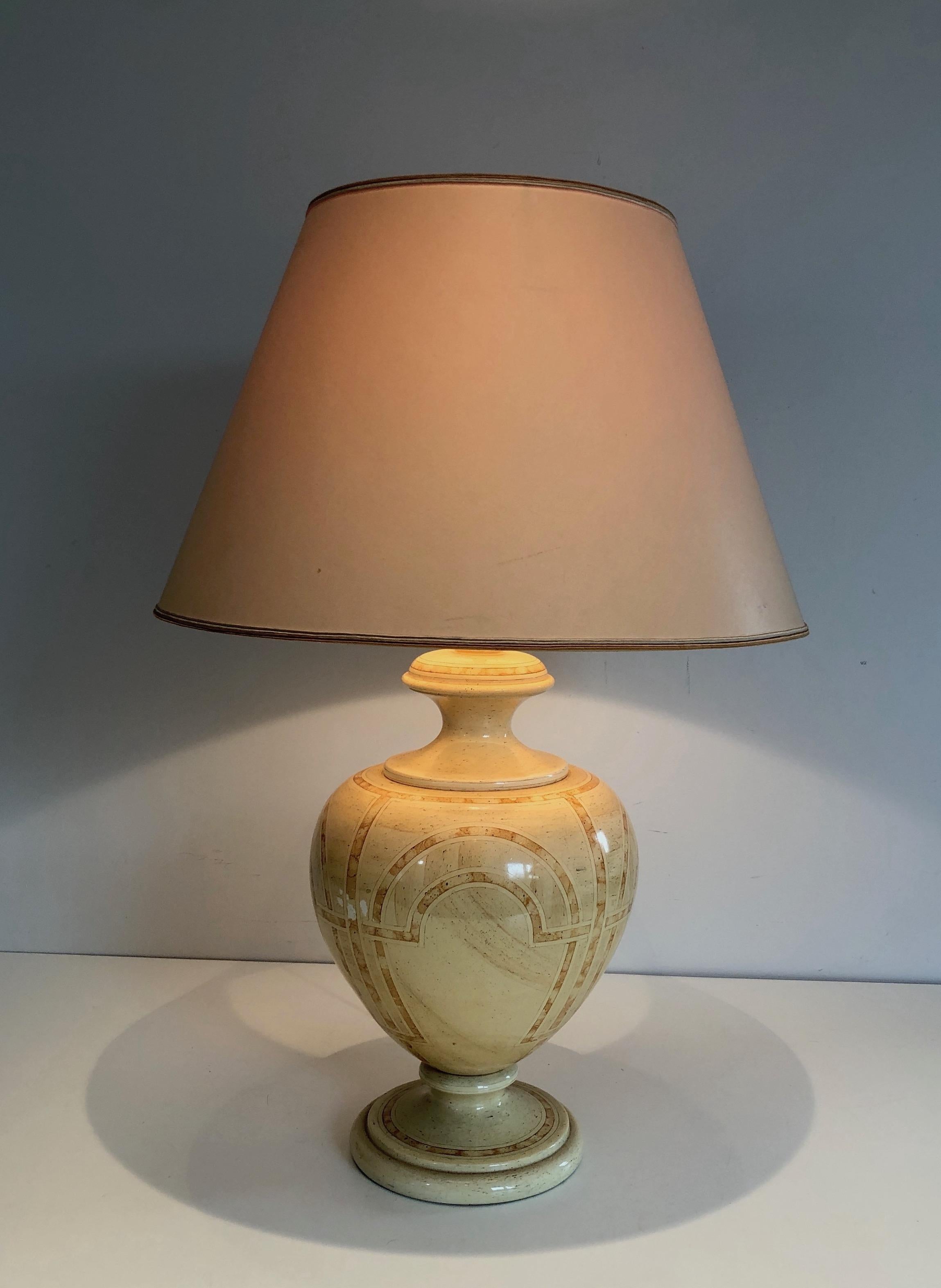 Lampe de bureau laquée en forme de coquille d'œuf avec décors entrelacés, Œuvre française, vers 1970 en vente 5