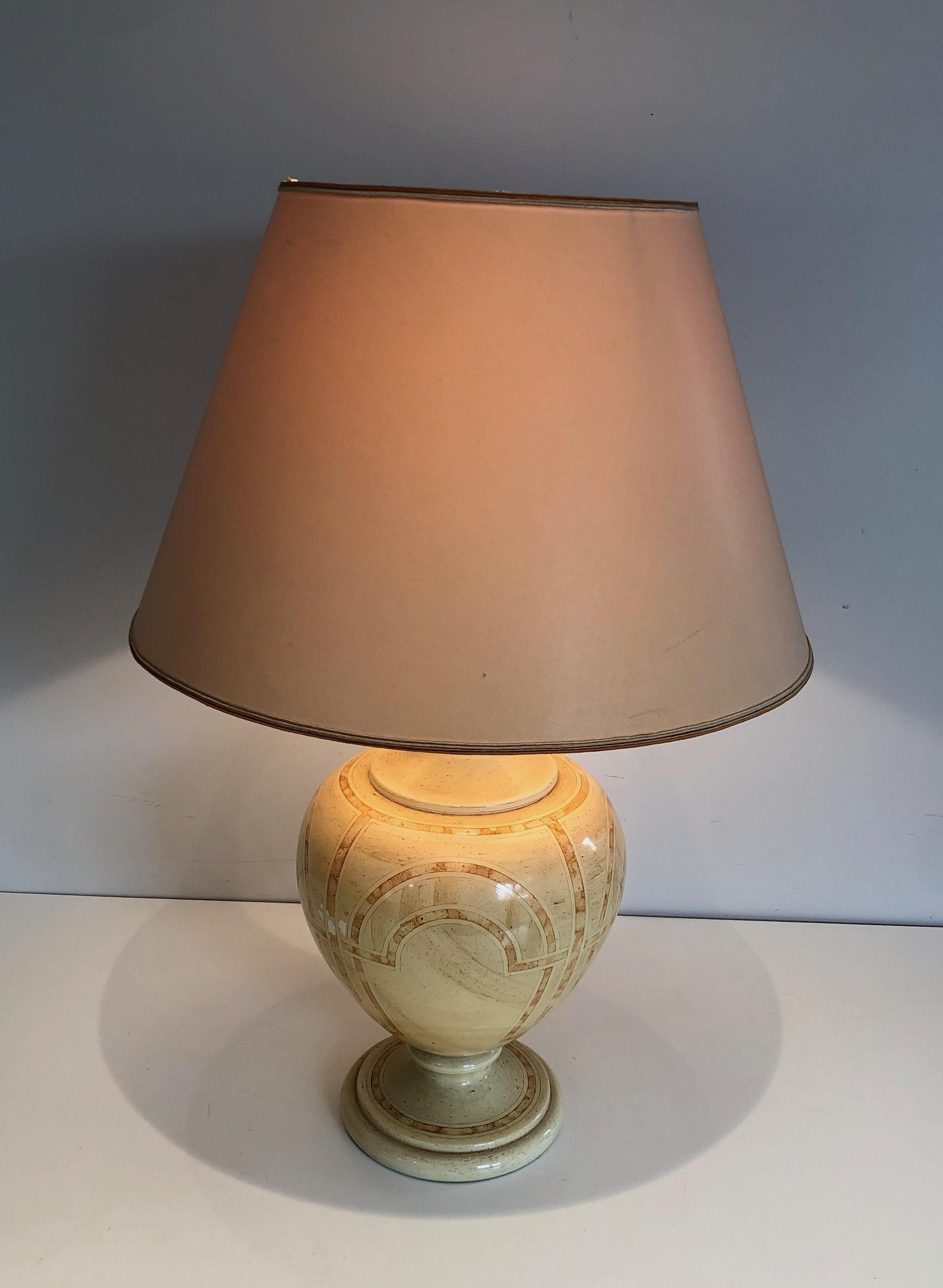 Eggshell Lacquered Table Lamp with Interlacing Decors, French Work, circa 1970 For Sale 11