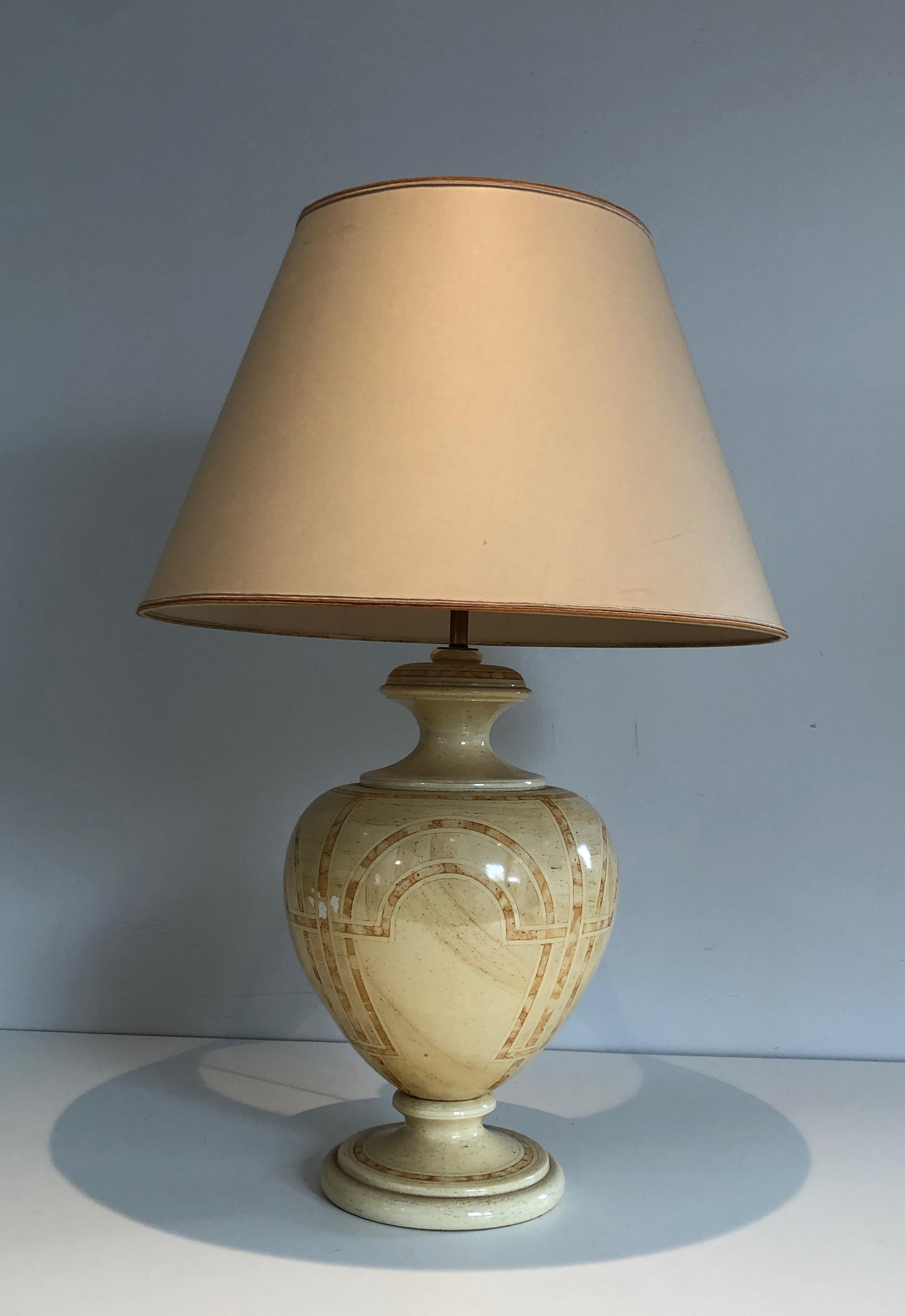 Eggshell Lacquered Table Lamp with Interlacing Decors, French Work, circa 1970 For Sale 12