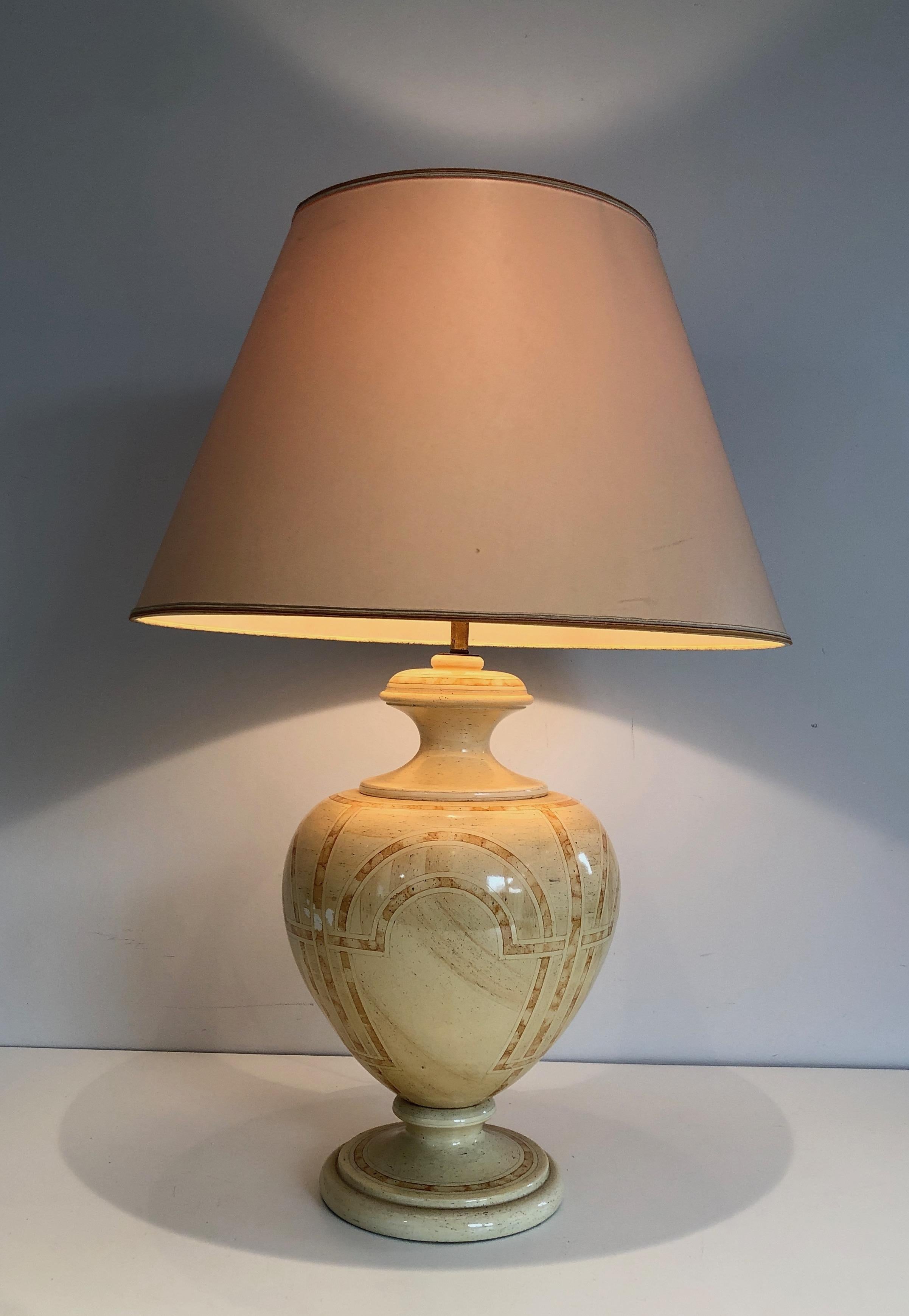 Eggshell Lacquered Table Lamp with Interlacing Decors, French Work, circa 1970 For Sale 13