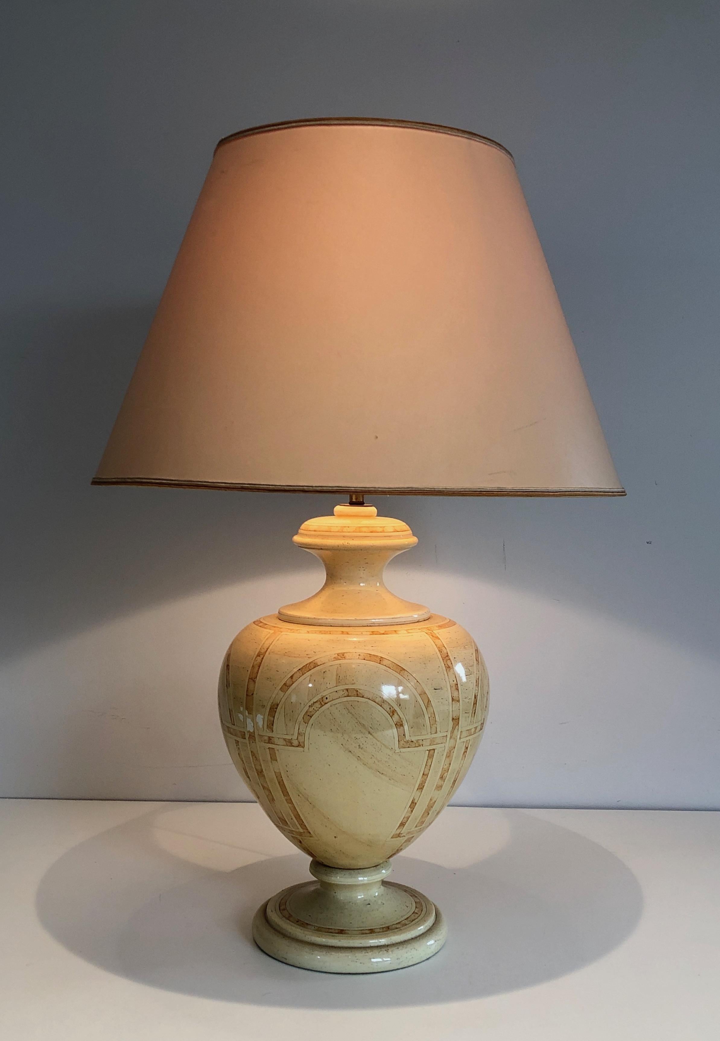 Eggshell Lacquered Table Lamp with Interlacing Decors, French Work, circa 1970 For Sale 14