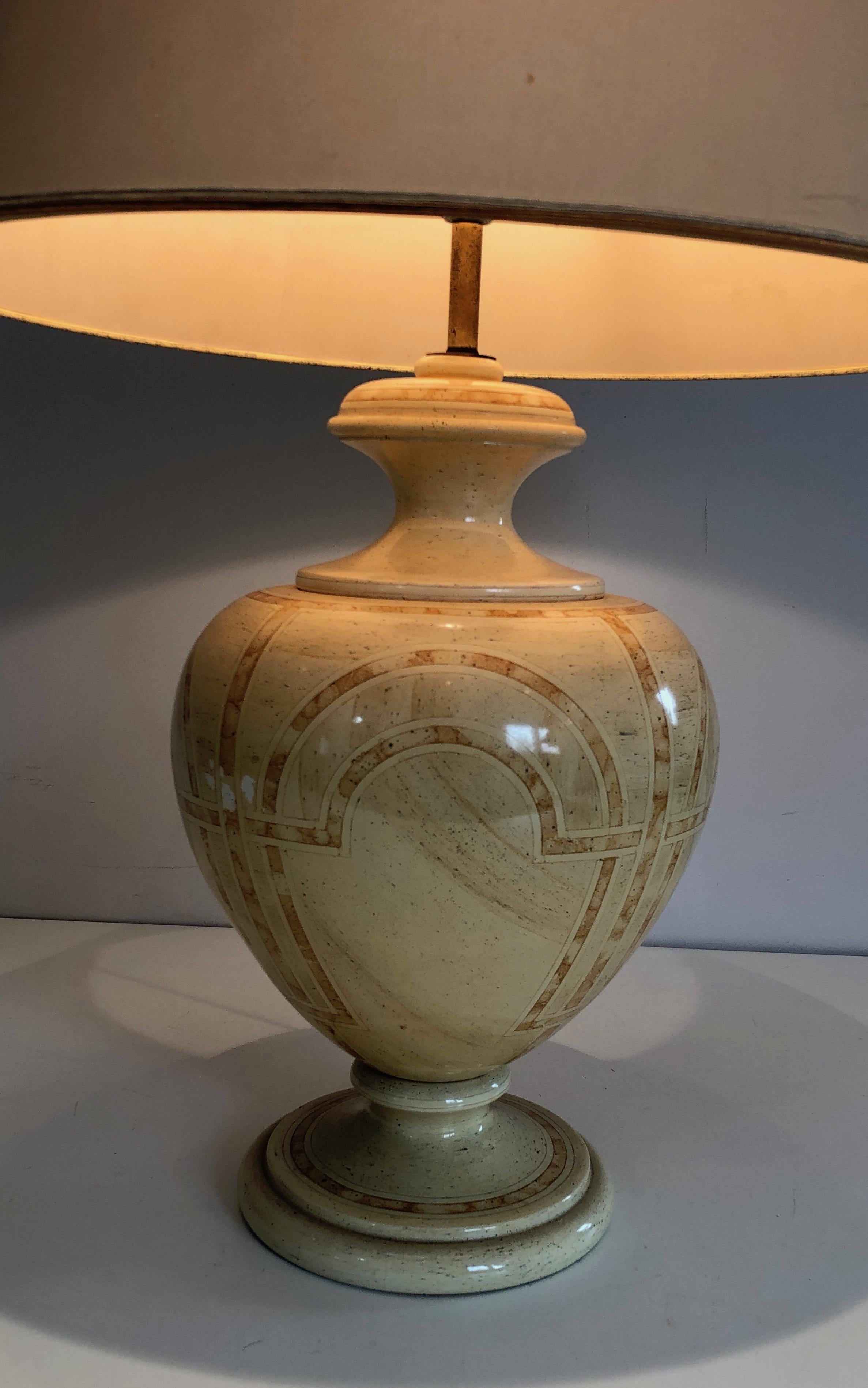 Late 20th Century Eggshell Lacquered Table Lamp with Interlacing Decors, French Work, circa 1970 For Sale