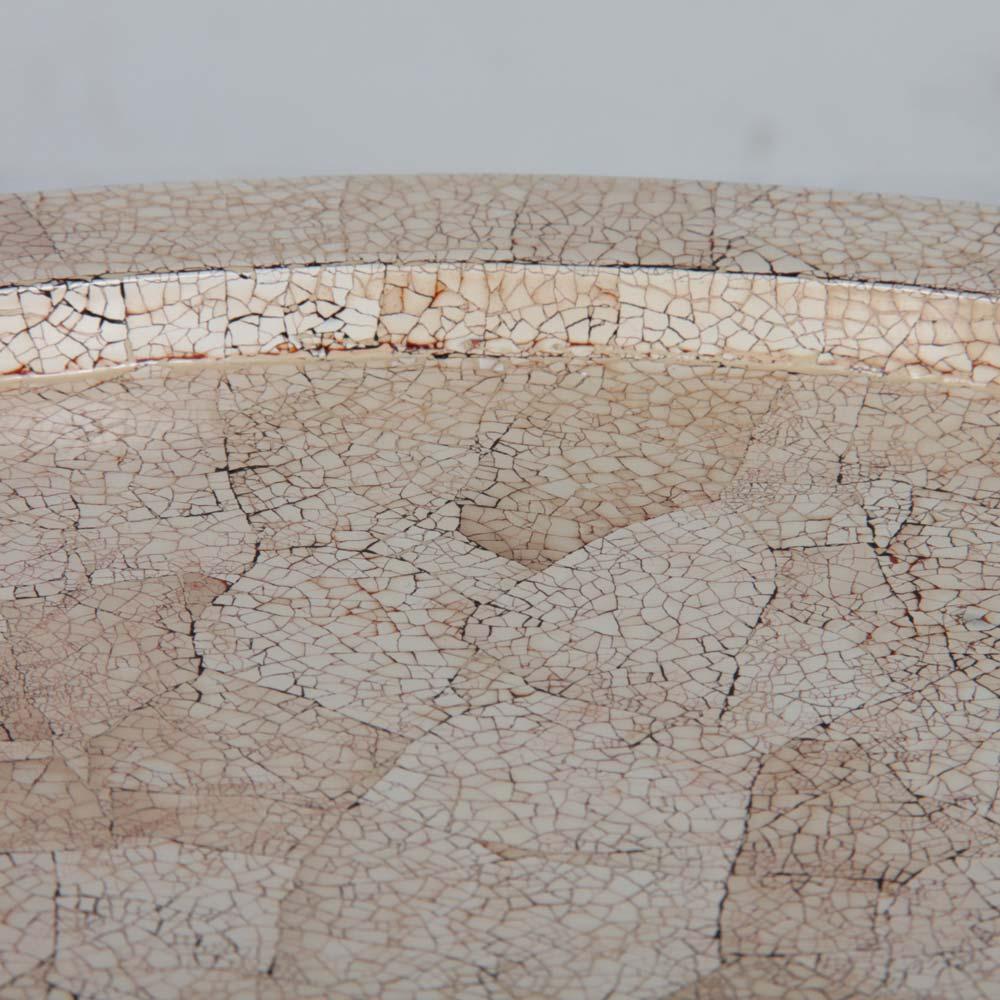 Eggshell side table, late 20th century work principios del siglo XX en venta