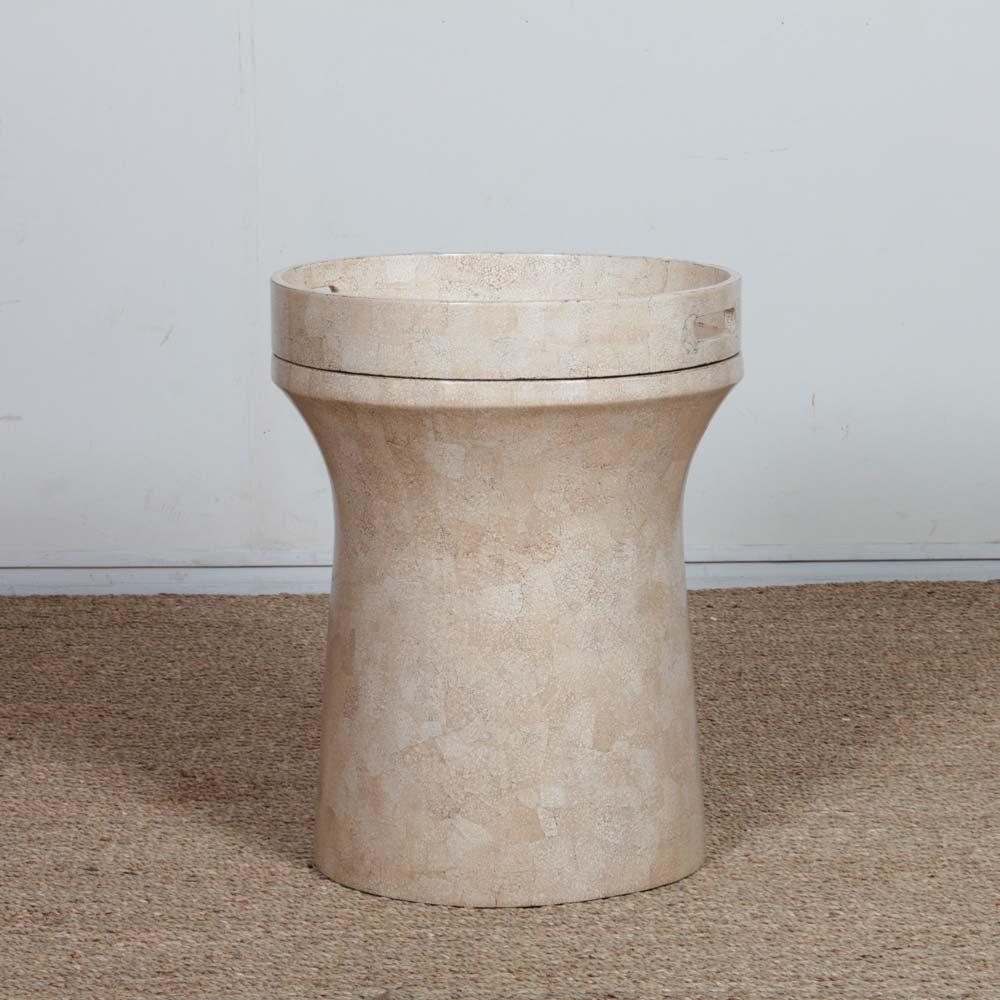 This circular tray is in eggshell lacquer. It is a late 20th century Vietnamese work. It can be sold with its side table. The tray fits into the top of the table.